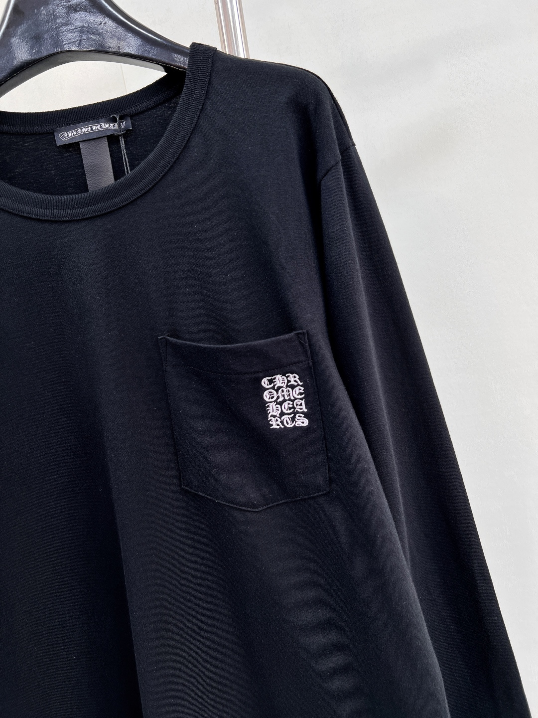 🆕 CHROME HEARTS 克罗心口袋梵文刺绣长袖T恤经典梵文刺绣🪡太酷了⚡️ 将经典梵文元素与潮流