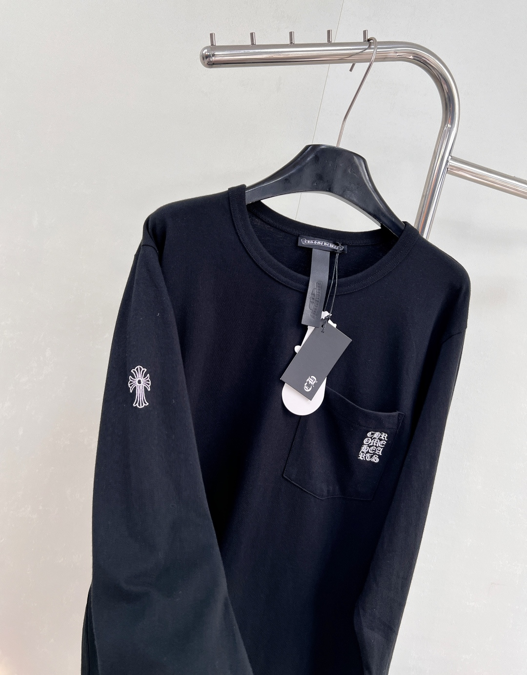 🆕 CHROME HEARTS 克罗心口袋梵文刺绣长袖T恤经典梵文刺绣🪡太酷了⚡️ 将经典梵文元素与潮流