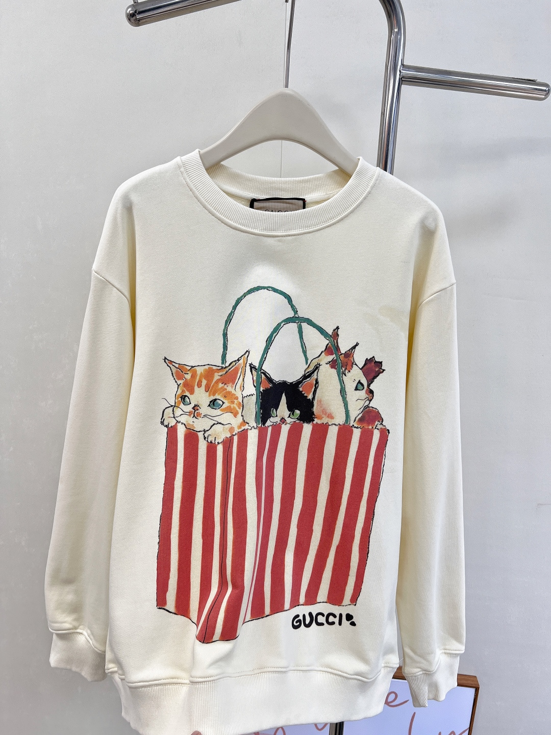 🆕Gucci新款口袋猫咪🐈印花卫衣口袋猫咪🐈 印花太可爱啦！面料是高克重纯棉毛圈，舒适体验今年的猫咪卫衣