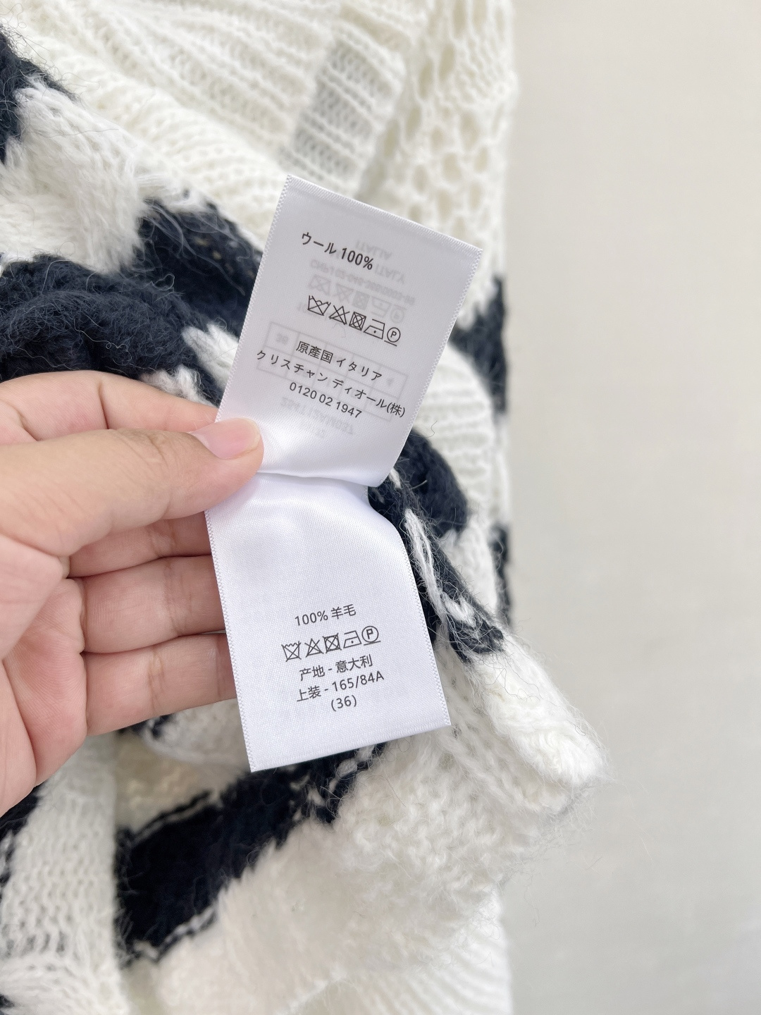 🆕Dior2025新款不规则花边领针织上衣，定制YB纱线织造 密实细针工艺 舒适弹力 质感十足 单侧不对