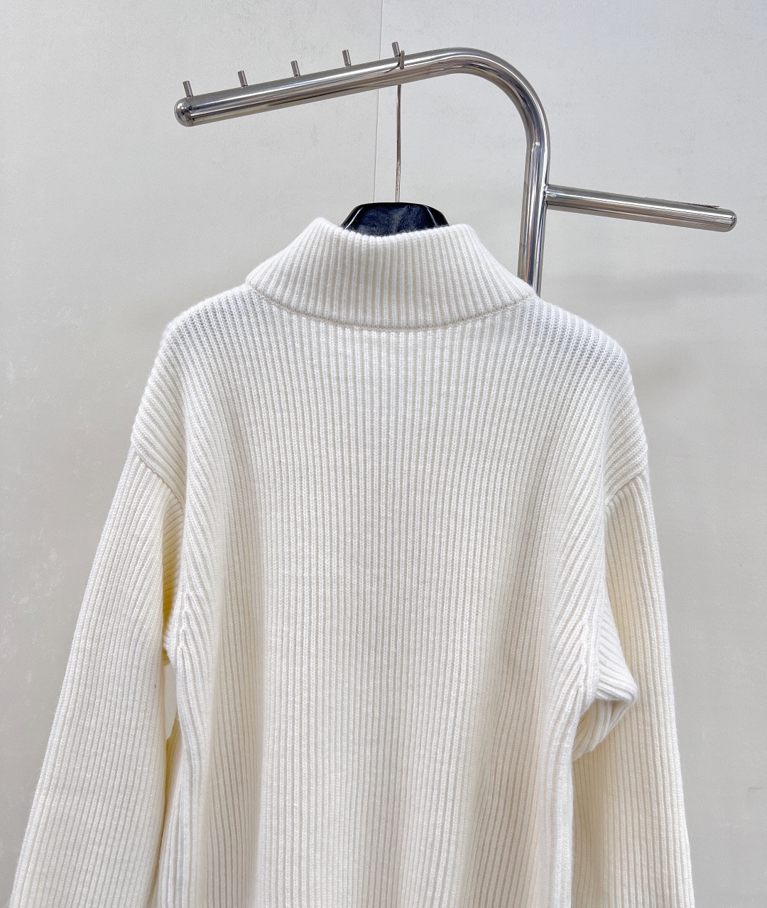 🆕Hermes 早秋新品来袭！这款气质立领拉链小外套，绝对是当下最热门的毛衣款。甄选 100%全羊毛，质