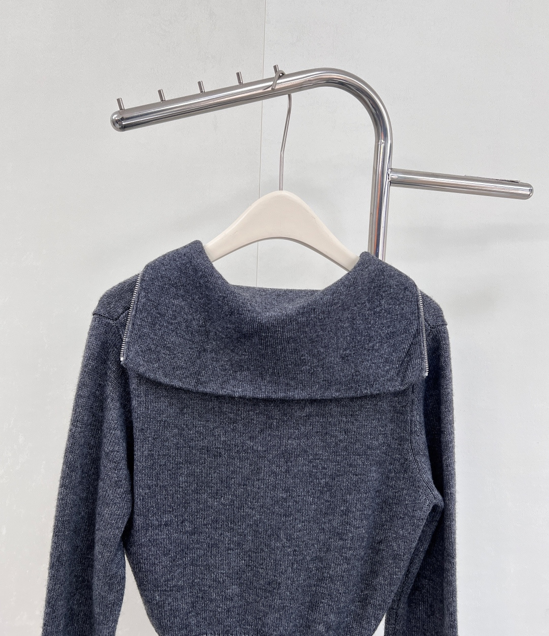 🆕Miumiu25Fw秋冬新款微标羊绒半拉链针织毛衣丨⚠独家yb开发！高版出品！采用💯%山羊绒面料，质感