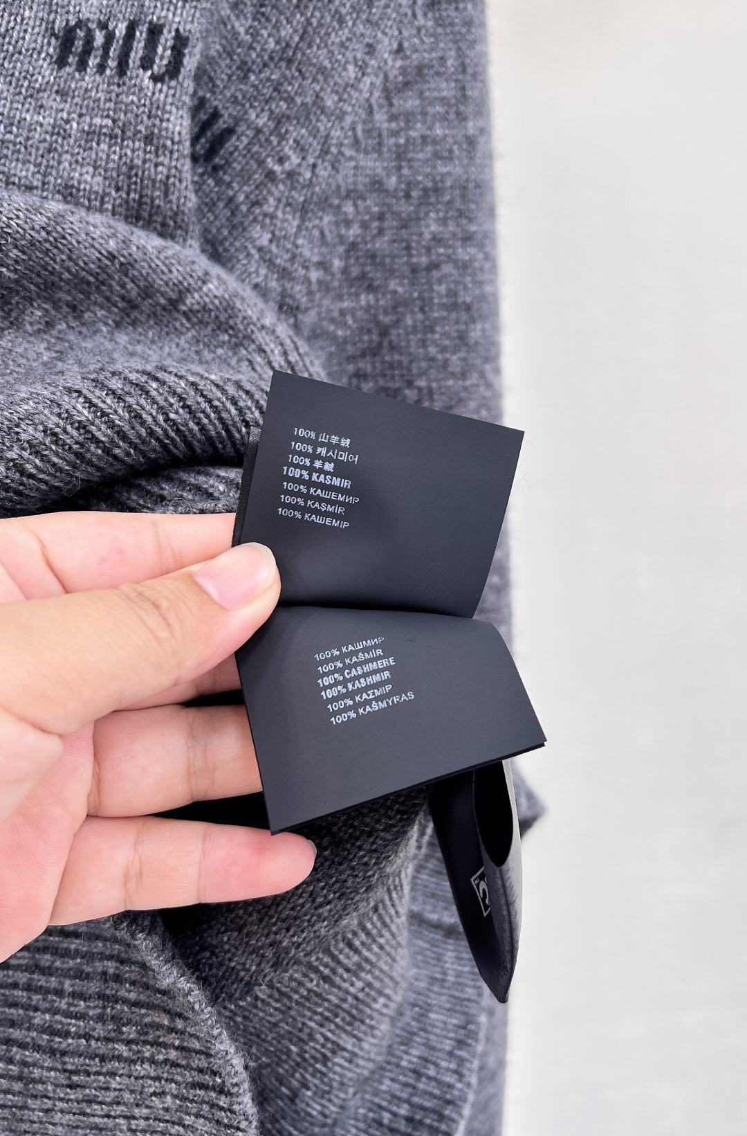 🆕Miumiu25Fw秋冬新款微标羊绒半拉链针织毛衣丨⚠独家yb开发！高版出品！采用💯%山羊绒面料，质感