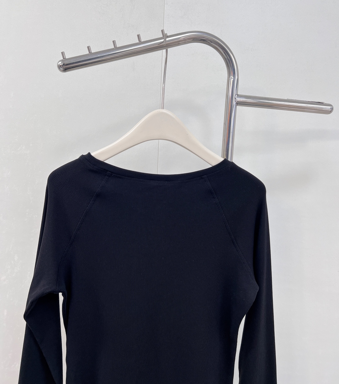 🆕Loewe2025新款刺绣logo修身打底衫定制YB进口天丝棉材质 质感舒适 弹力十足 修身圆领打底裁