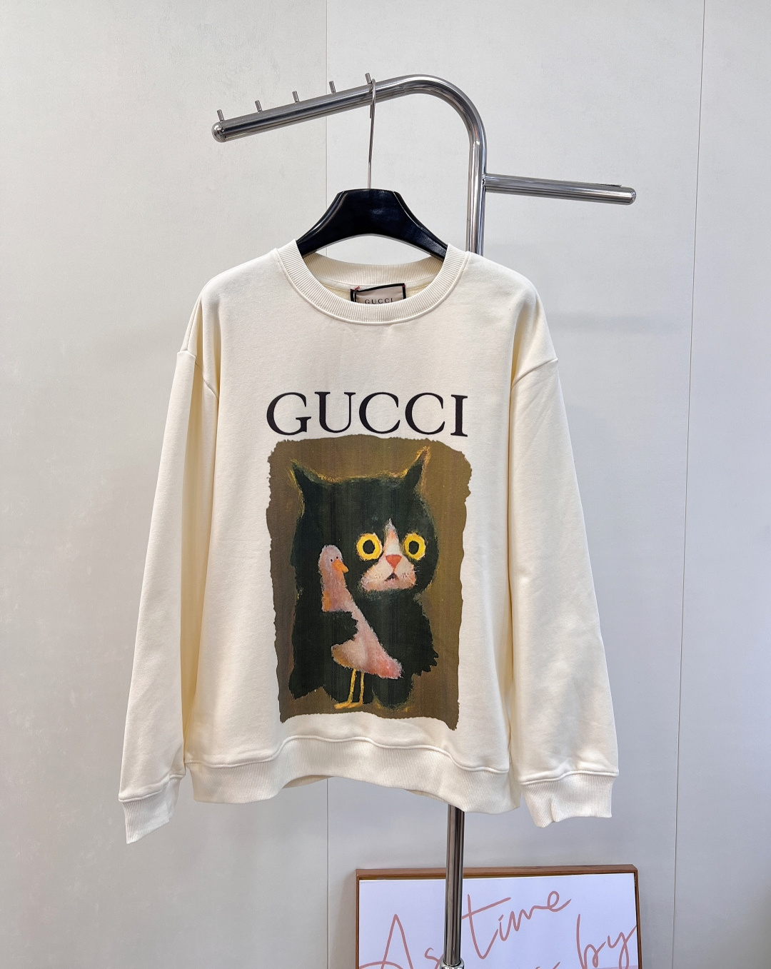 NO:501105,Gucci's new oil painting cat print round neck sweatshirt with early autumn. Oil painting cat pattern prints, embellished with classic brand letter printing, terry knitted fabric, loose and casual style, cute and cute, a must-have for age reduction!  Fashionable and personalized, super versatile and beautiful, very suitable for both men and women, a must-have for everyone, age-reducing college style!  Complete three standards, large-scale goods, size smlXL code G, gucci, hoodie, sweatshirts, alexander wang19860909Gucci早秋新款油画猫咪印花圆领卫衣 油画猫咪图案印花,点缀品牌经典字母印花,毛圈针织面料,宽松休闲版型 又萌又可爱 减龄必备！时尚又个性 超级百搭好看的一款 男女都非常合适 人手必备款 减龄学院风！三标齐全,大货出 尺码smlXL 编码G,,gucci,hoodie,sweatshirts,alexander wang,Women's clothing