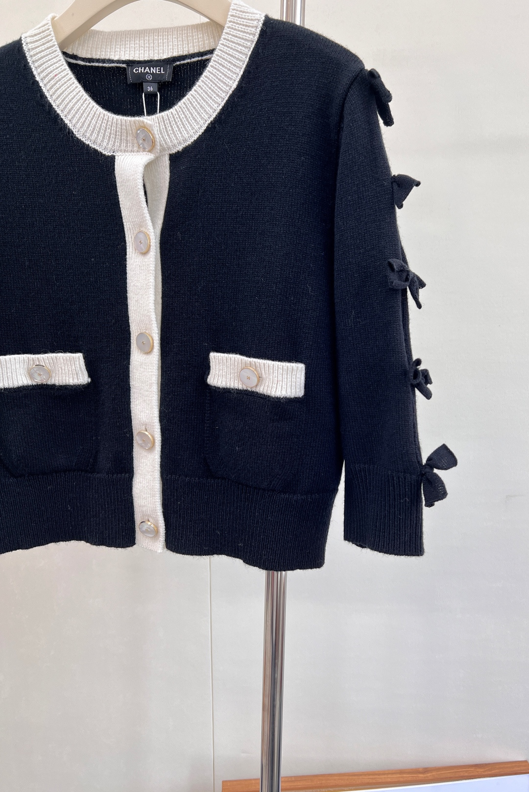 🆕CHANEL25FW✂️蝴蝶结开衫..📌📌梦幻联动 大爱这件鸭！！采用最新进口机正5针工艺织造 面料手