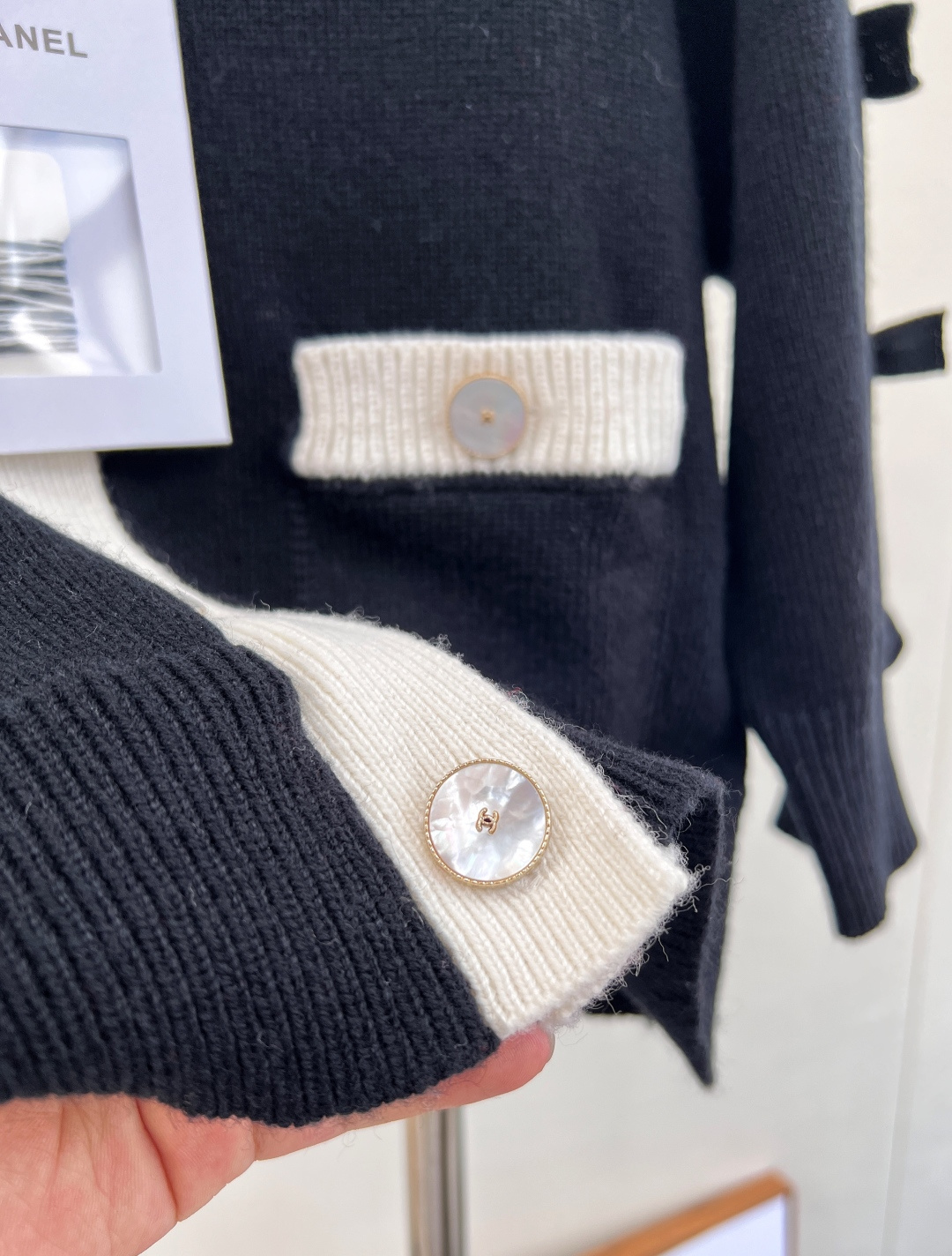 🆕CHANEL25FW✂️蝴蝶结开衫..📌📌梦幻联动 大爱这件鸭！！采用最新进口机正5针工艺织造 面料手