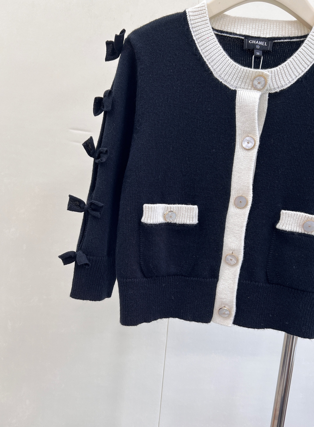 🆕CHANEL25FW✂️蝴蝶结开衫..📌📌梦幻联动 大爱这件鸭！！采用最新进口机正5针工艺织造 面料手