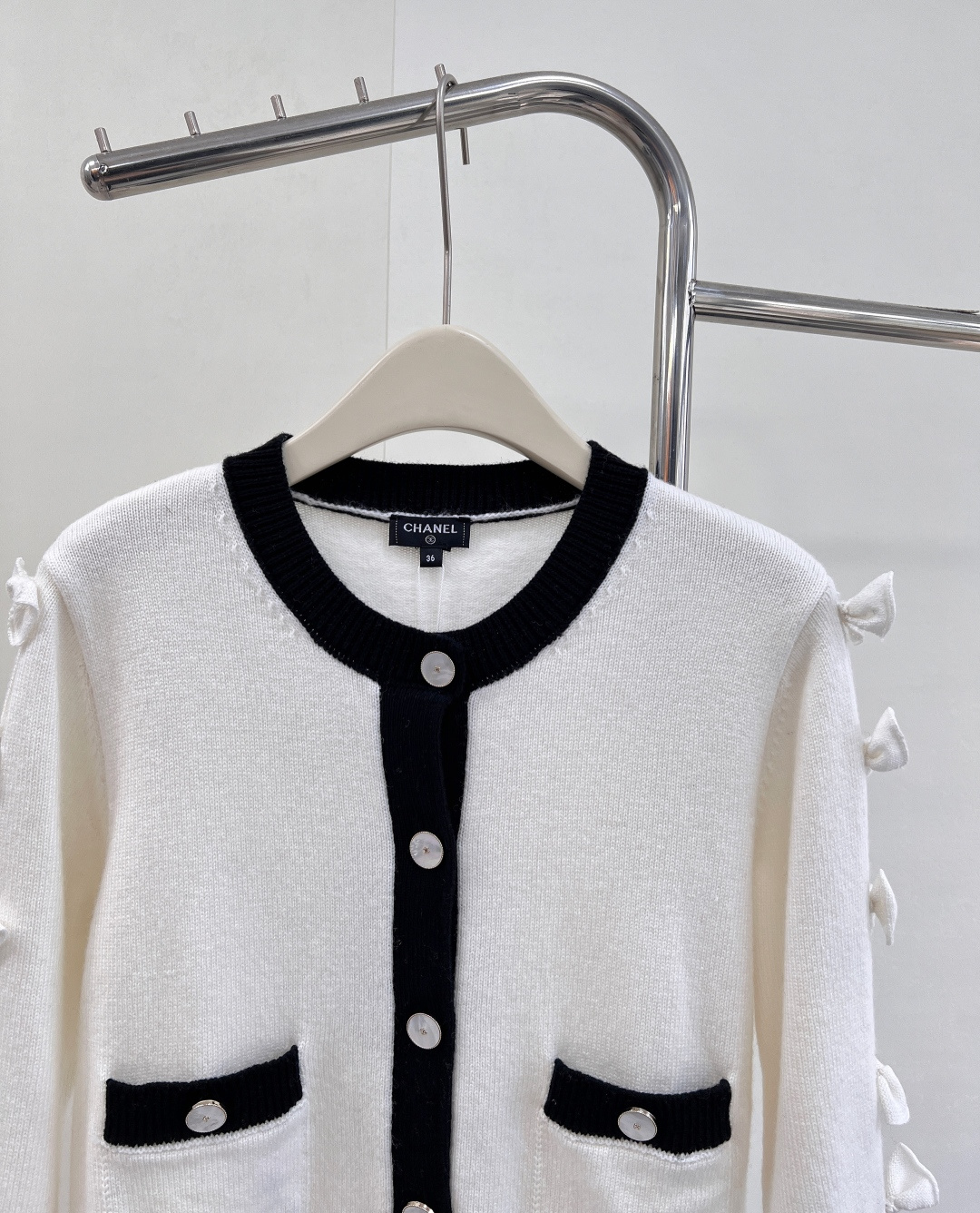 🆕CHANEL25FW✂️蝴蝶结开衫..📌📌梦幻联动 大爱这件鸭！！采用最新进口机正5针工艺织造 面料手