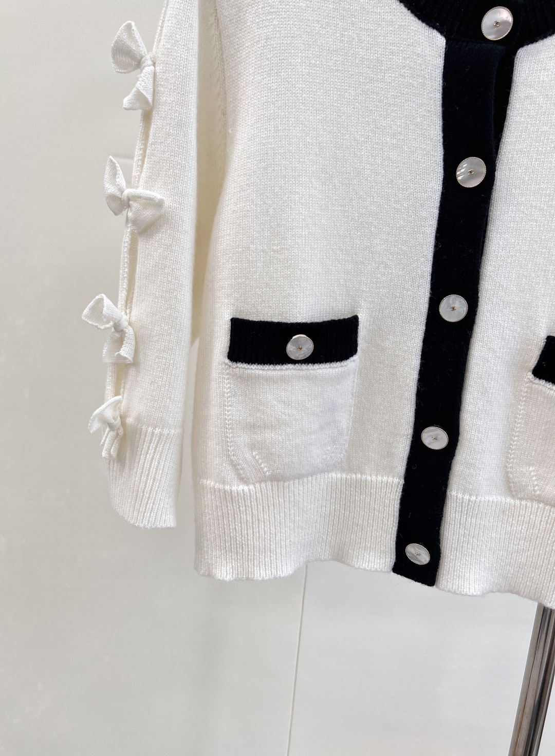 🆕CHANEL25FW✂️蝴蝶结开衫..📌📌梦幻联动 大爱这件鸭！！采用最新进口机正5针工艺织造 面料手