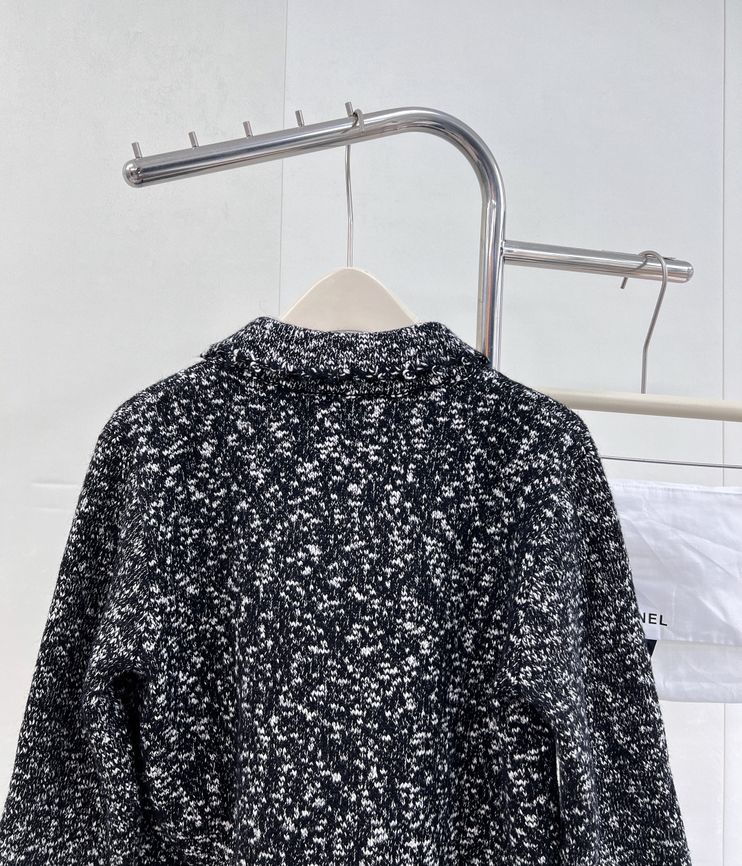 🆕Chanel2025新款绣花花边针织开衫，定制YB羊绒纱线织造 穿搭舒适 柔软细腻 翻领针织开衫版型 