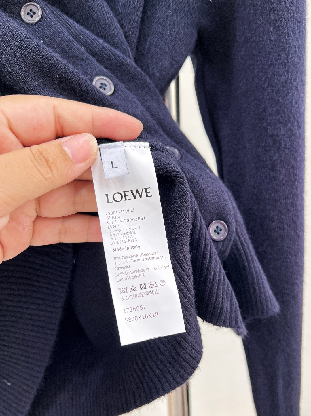 🆕Loewe2025新款刺绣图腾翻领针织开衫，定制YB羊绒羊毛纱线织造 质感细腻 舒适亲肤 翻领针织开衫