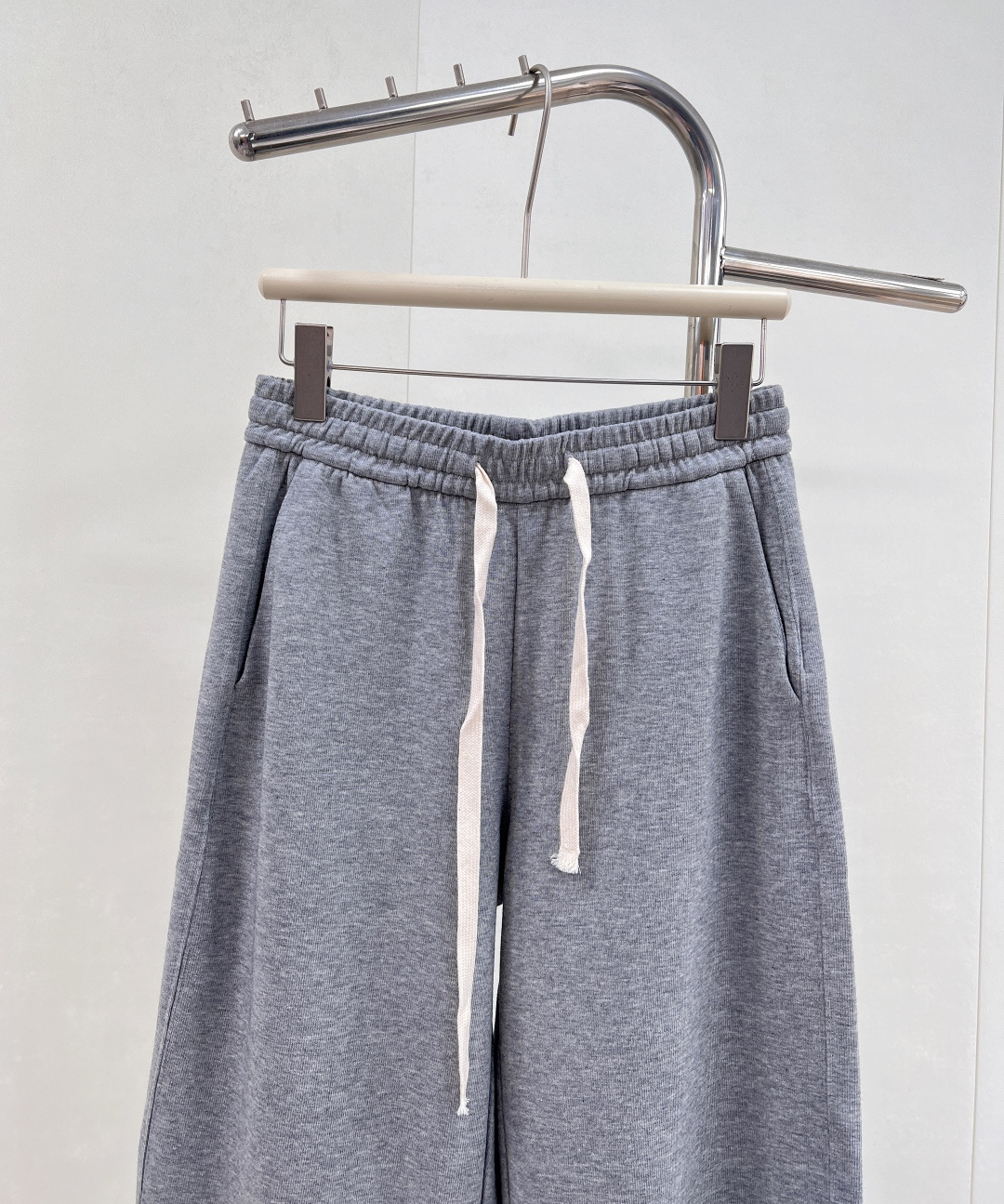 🆕 MO&CO25SS早秋新款套装..🔖🔖上衣➕长裤发售！绝了这套 显气质一百分 日常休闲的同时也不缺失