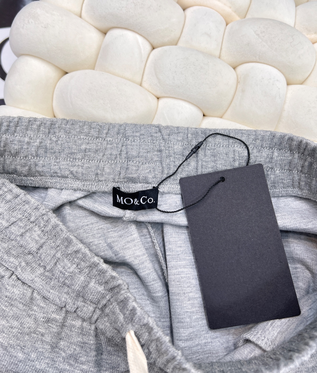 🆕 MO&CO25SS早秋新款套装..🔖🔖上衣➕长裤发售！绝了这套 显气质一百分 日常休闲的同时也不缺失