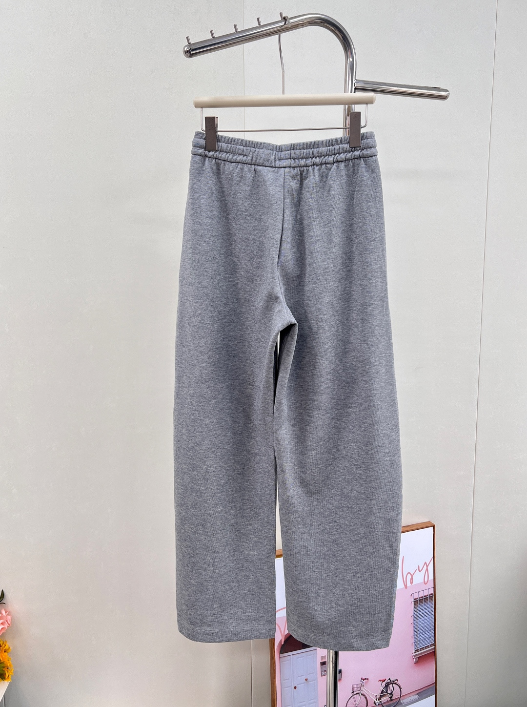 🆕 MO&CO25SS早秋新款套装..🔖🔖上衣➕长裤发售！绝了这套 显气质一百分 日常休闲的同时也不缺失