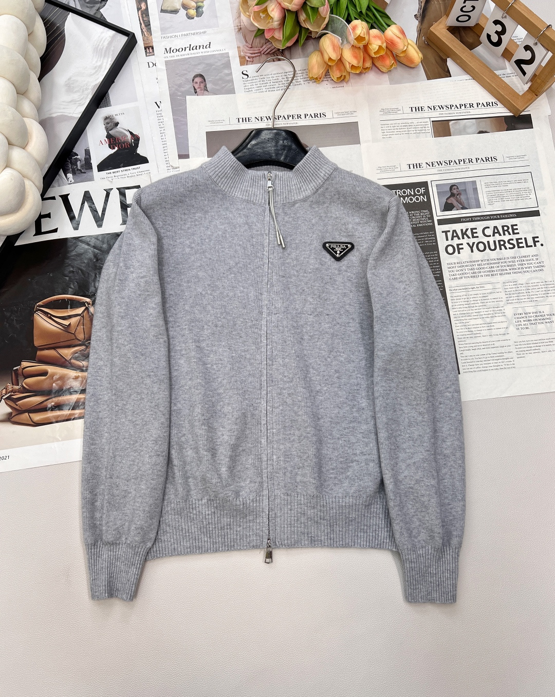 NO:507141,Prada 25SS knitted zipper jacket.. It uses special machine imported from Germany woven!  The practical wearability is too high and the warmth is also very good. The key is that it is fashionable and fashionable!  !  Basic versatile and not picky. The upper body is the effect of covering the flesh and making you look slimming. Wearing loose styles makes you feel more like you like. The first order has been fully equipped with three standards, three colors. Size sml code, prada, jackets & coats, alexander wang19860909Prada 25SS针织拉链外套..采用德国进口特种机机织！实穿性太高了 保暖性也很好 关键是敲级洋气时髦！！基础百搭不挑人 上身那就是遮肉显瘦的效果 穿宽松版型的更有感觉喜欢的来 首单大货已出三标齐全,三色出 尺码sml 编码,,prada,jackets & coats,alexander wang,Women's clothing