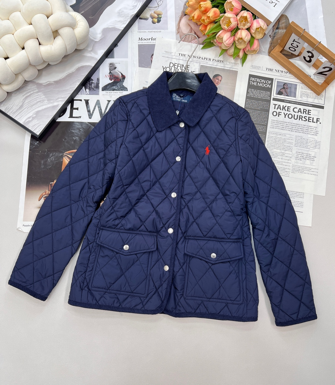 NO:507183,Ralph Lauren's Ralph Lauren's Cotton Jacket, small round neck design and medium-length style, easy to wear, exclusive to Ralph's American Academy style. Who doesn't wear it in autumn and winter... Customized fabrics are super invincible and comfortable!  The texture is particularly soft, better than the ordinary version of the checkered design, and has a very high recognition!  It's just right to buy now!  The temperature difference between morning and evening is very good, and the various items are very nice. When you wear the autumn and winter atmosphere, you will instantly fill the three-standard marks, three colors, size sml code, loro piana, jackets & coats, alexander wang19860909Ralph Lauren 拉夫劳伦战马棉服外套,小圆领设计搭配中长版型 好穿实穿,专属于拉夫的美式学院风 秋冬谁不穿.. 订制面料超级无敌舒服呢！质感都特别柔软 优于普通版本格纹设计 辨识度超高！现在入手刚刚好！早晚温差大带上准没错搭配各种单品非常nice 穿上秋冬氛围感瞬间拉满三标齐全,三色出 尺码sml 编码,,loro piana,jackets & coats,alexander wang,Women's clothing