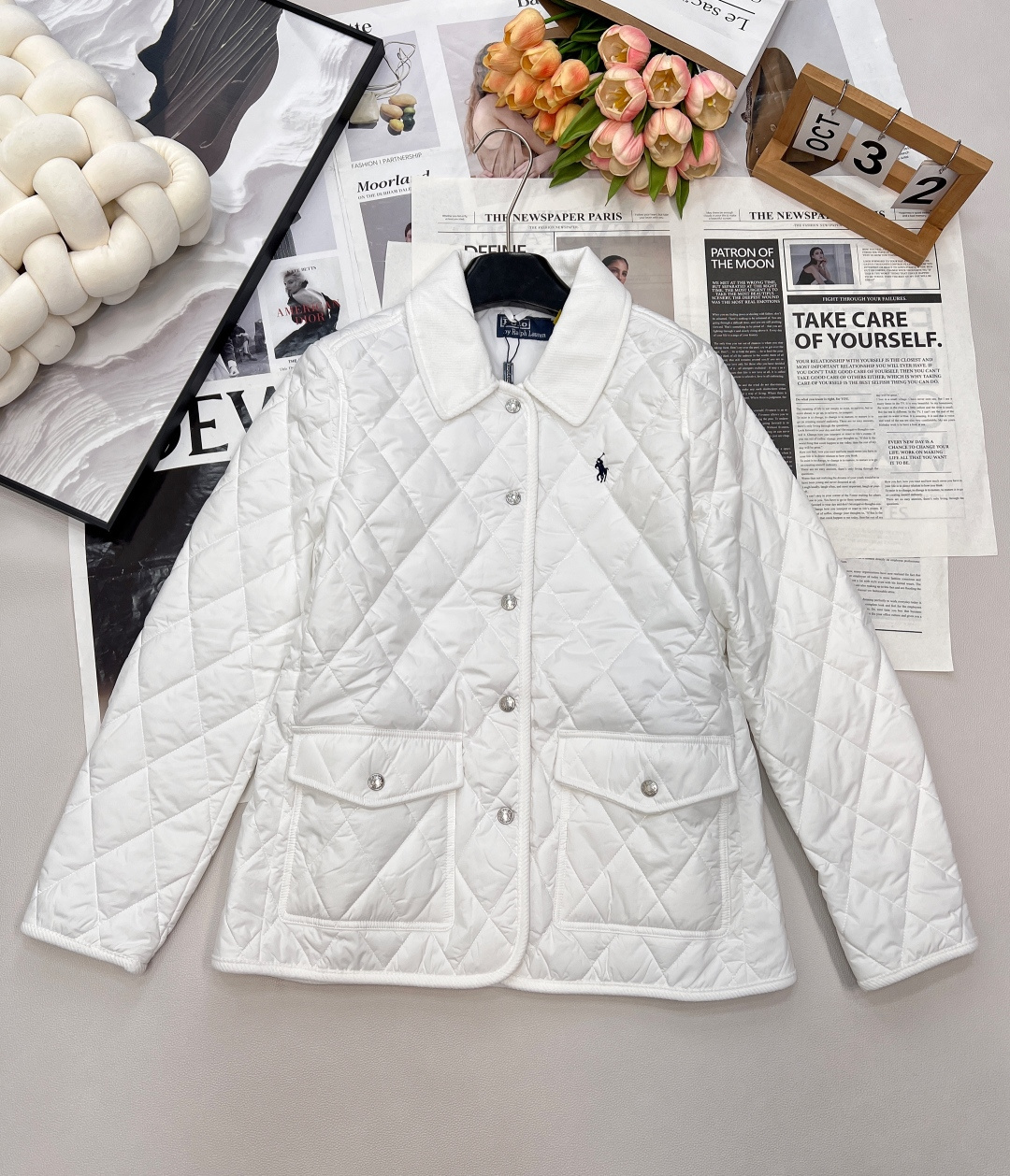 NO:507189,Ralph Lauren's Ralph Lauren's Cotton Jacket, small round neck design and medium-length style, easy to wear, exclusive to Ralph's American Academy style. Who doesn't wear it in autumn and winter... Customized fabrics are super invincible and comfortable!  The texture is particularly soft, better than the ordinary version of the checkered design, and has a very high recognition!  It's just right to buy now!  The temperature difference between morning and evening is very good, and the various items are very nice. When you wear the autumn and winter atmosphere, you will instantly fill the three-standard marks, three colors, size sml code, loro piana, jackets & coats, alexander wang19860909Ralph Lauren 拉夫劳伦战马棉服外套,小圆领设计搭配中长版型 好穿实穿,专属于拉夫的美式学院风 秋冬谁不穿.. 订制面料超级无敌舒服呢！质感都特别柔软 优于普通版本格纹设计 辨识度超高！现在入手刚刚好！早晚温差大带上准没错搭配各种单品非常nice 穿上秋冬氛围感瞬间拉满三标齐全,三色出 尺码sml 编码,,loro piana,jackets & coats,alexander wang,Women's clothing