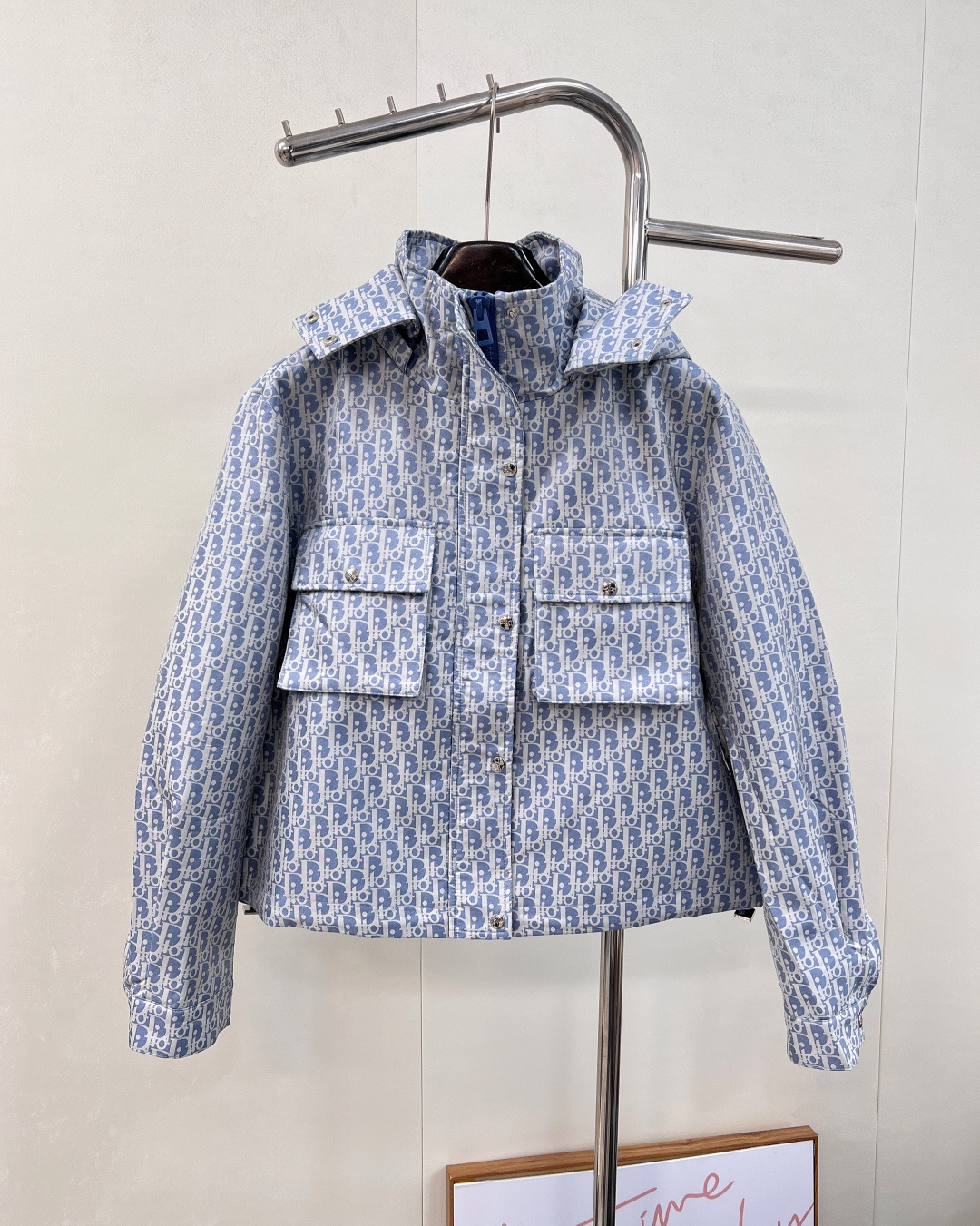 NO:508844,2025Ss Dior Classic Presbyterian Jacquard Short Jacket Customized Full Print Knitted Jacquard Denim Fabric Full Print Jacquard Embroidery Technology Low-key Luxury Heavy High-Dense Trench Coat Fabric Overall Texture Online Handsome Blogger Style!  Concave and convex shape is indispensable!  Handsome and fashionable!  The upper body looks tall!  Complete three standards, three colors, size sml, dior, jackets & coats, jackets & coats, alexander wang198609092025Ss Dior 经典老花提花短款夹克外套 定制满印针织提花牛仔面料 满印提花采万针刺绣工艺技术 低调奢华 重磅高密风衣面料 整体质感在线 帅气博主范！凹凸造型不可缺少！帅气又时髦！上身显高挑！三标齐全,三色出 尺码sml 编,,dior,jackets & coats,jackets & coats,alexander wang,Women's clothing