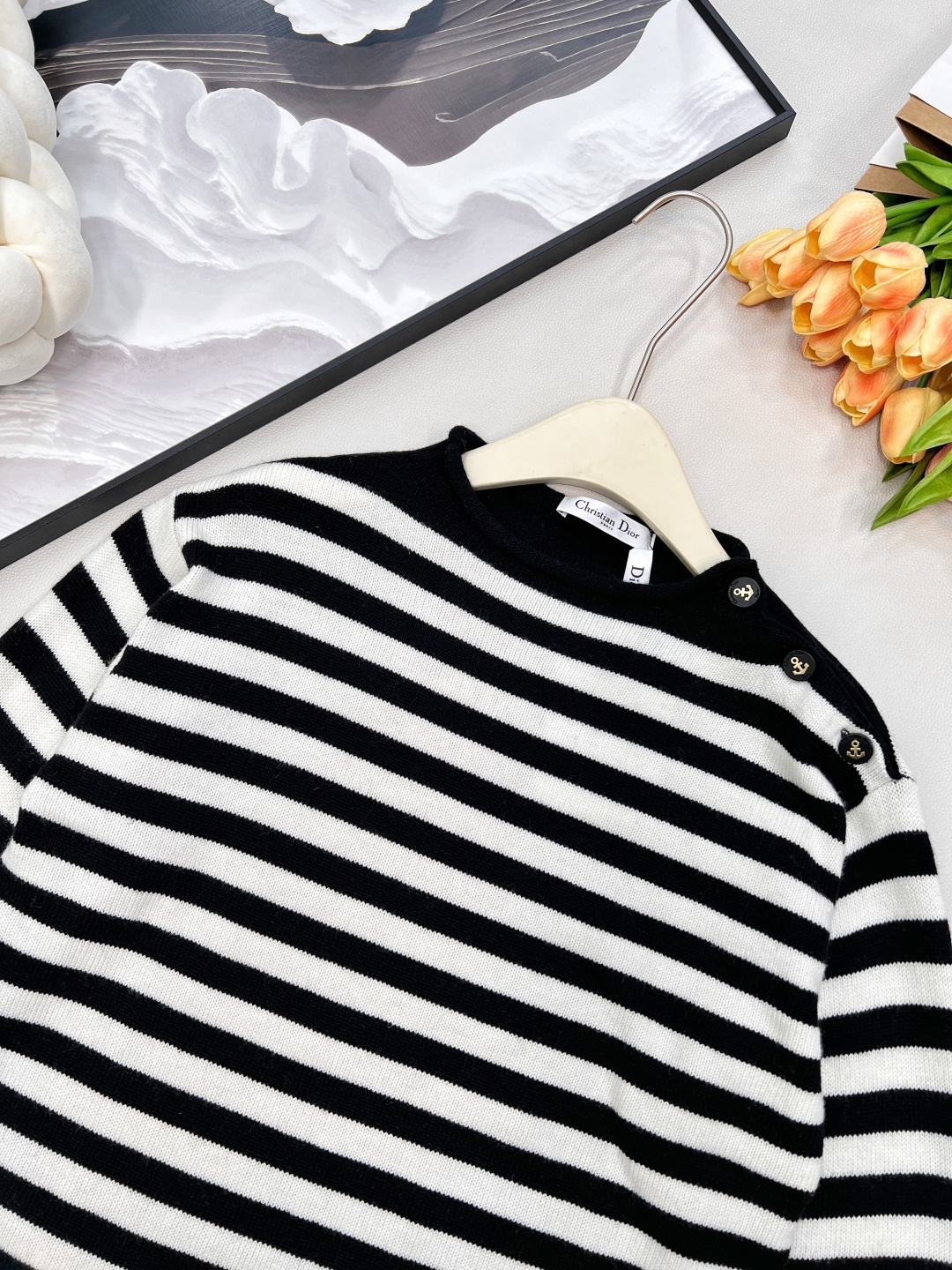 🆕Dior早秋新款船锚肩扣条纹字母logo毛衣软糯又舒服，上身完全不挑人 包容性强，条纹是每年的流行元素