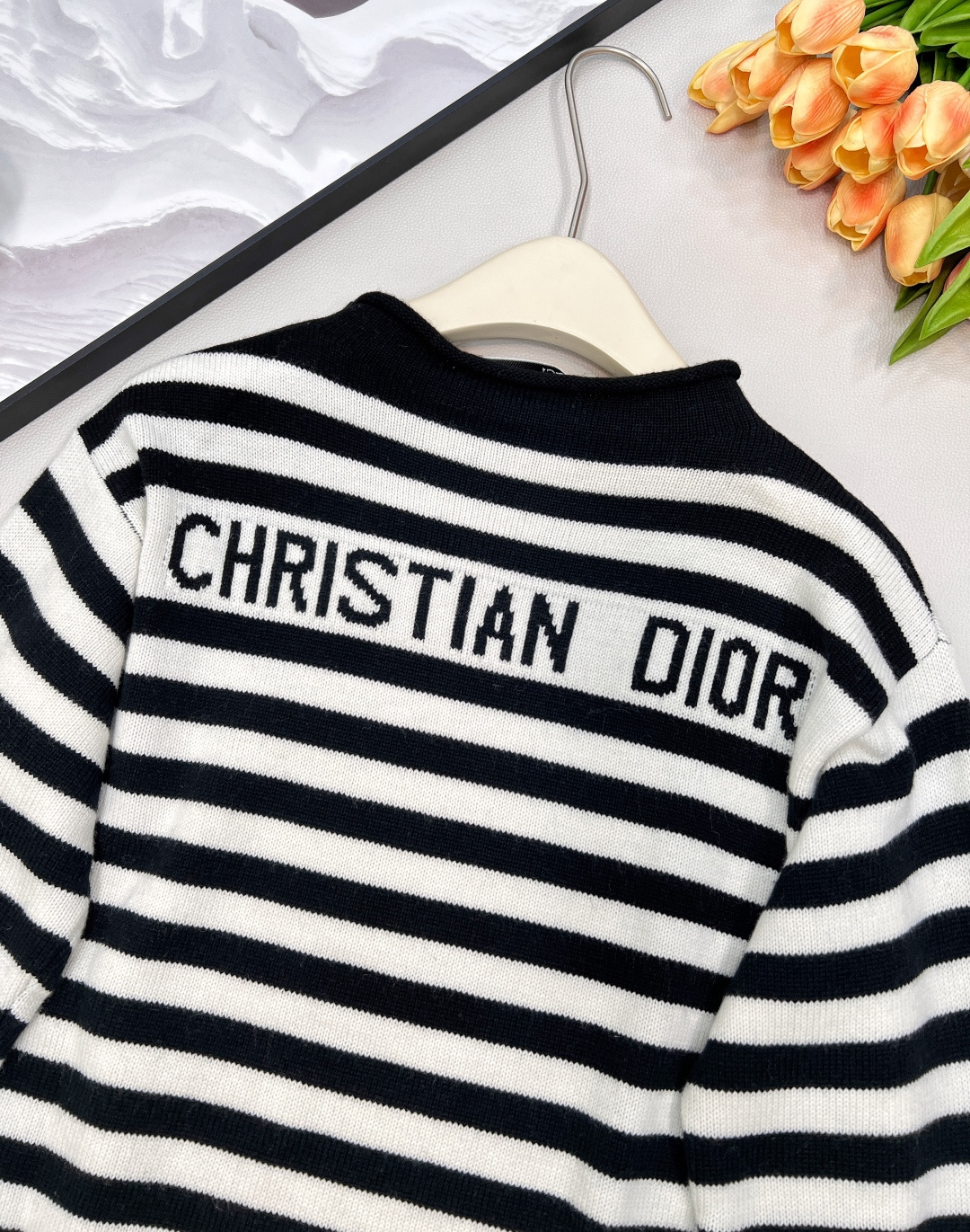 🆕Dior早秋新款船锚肩扣条纹字母logo毛衣软糯又舒服，上身完全不挑人 包容性强，条纹是每年的流行元素