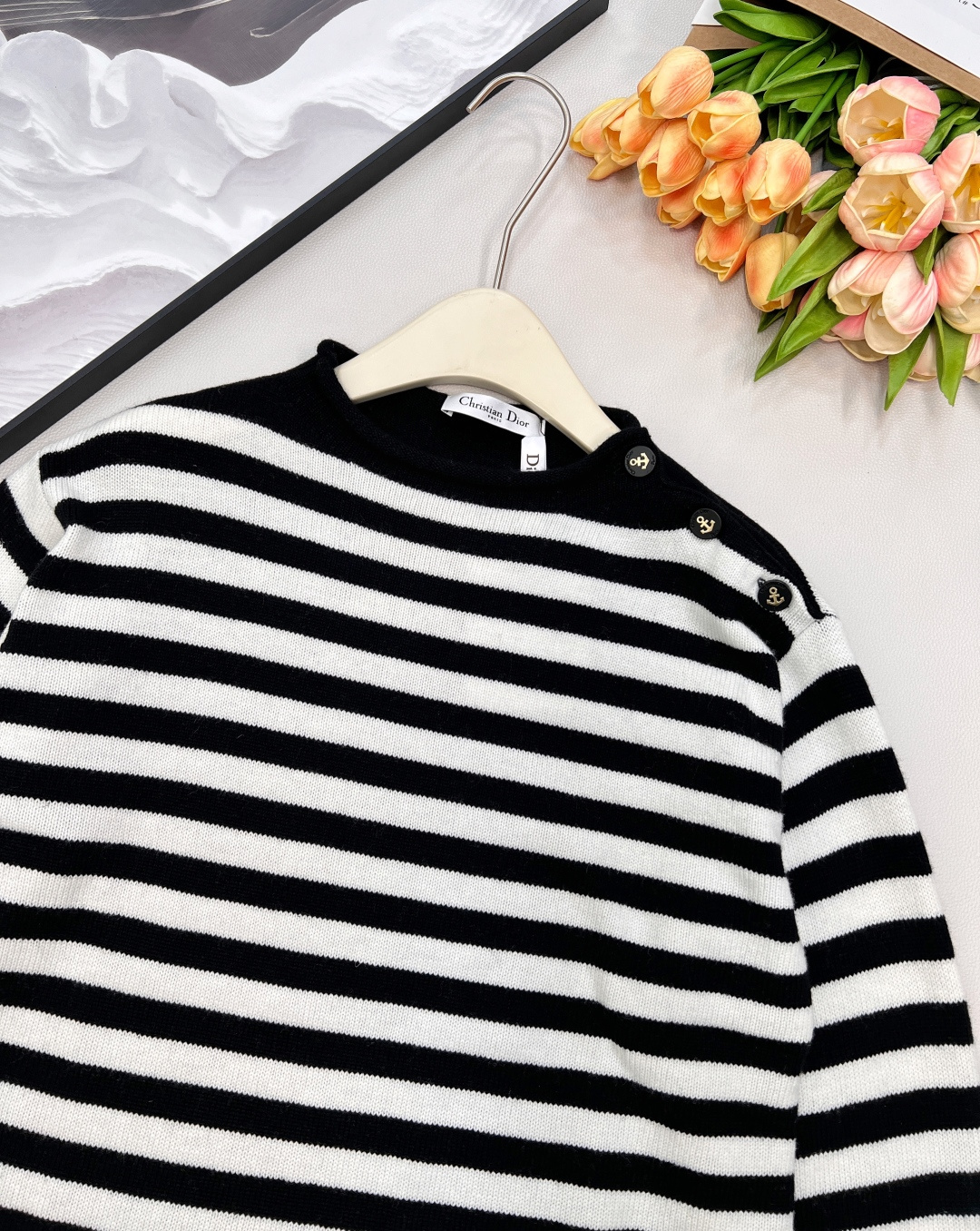 🆕Dior早秋新款船锚肩扣条纹字母logo毛衣软糯又舒服，上身完全不挑人 包容性强，条纹是每年的流行元素
