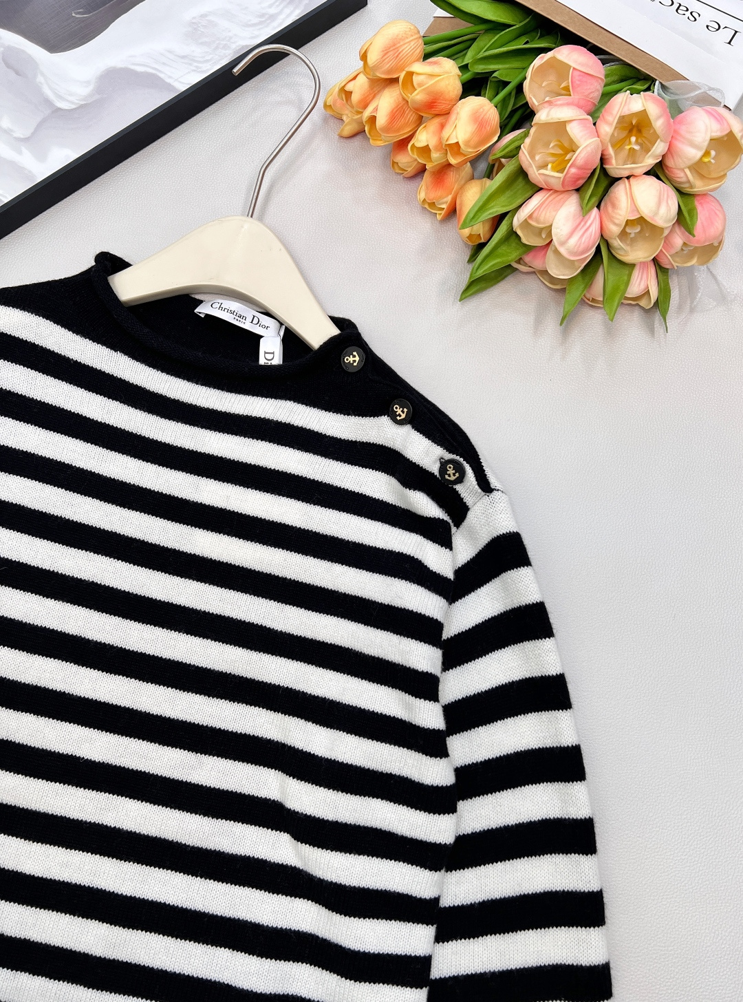 🆕Dior早秋新款船锚肩扣条纹字母logo毛衣软糯又舒服，上身完全不挑人 包容性强，条纹是每年的流行元素