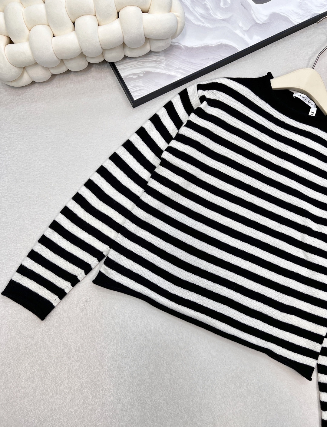 🆕Dior早秋新款船锚肩扣条纹字母logo毛衣软糯又舒服，上身完全不挑人 包容性强，条纹是每年的流行元素