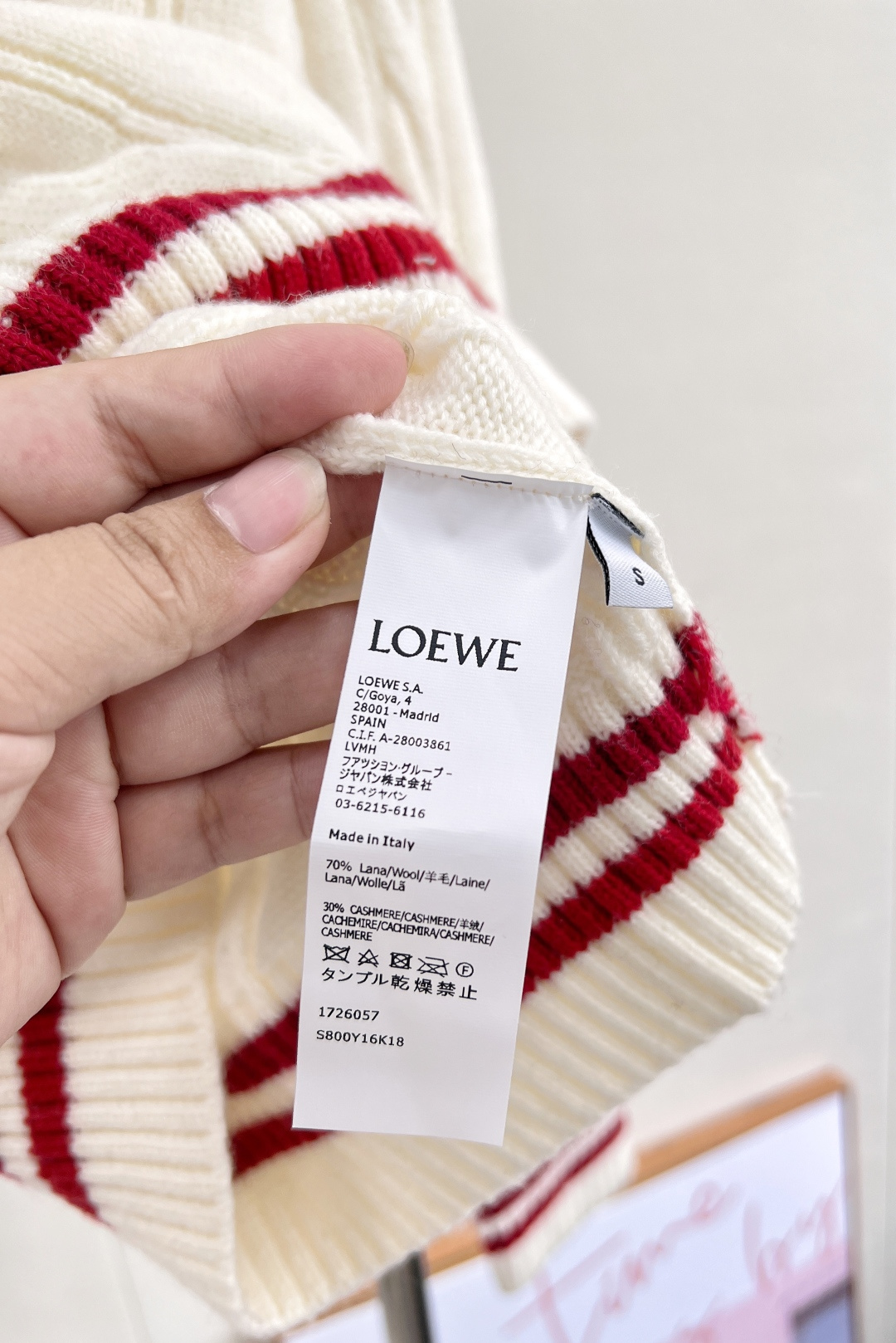 🆕LOEWE 25FW✂️新款V领针织毛衣..🔖🔖罗意威专柜同步 这件太太太美了！学院风满满 减龄还得是