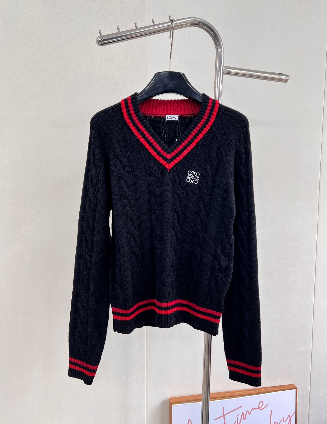 🆕LOEWE 25FW✂️新款V领针织毛衣..🔖🔖罗意威专柜同步 这件太太太美了！学院风满满 减龄还得是