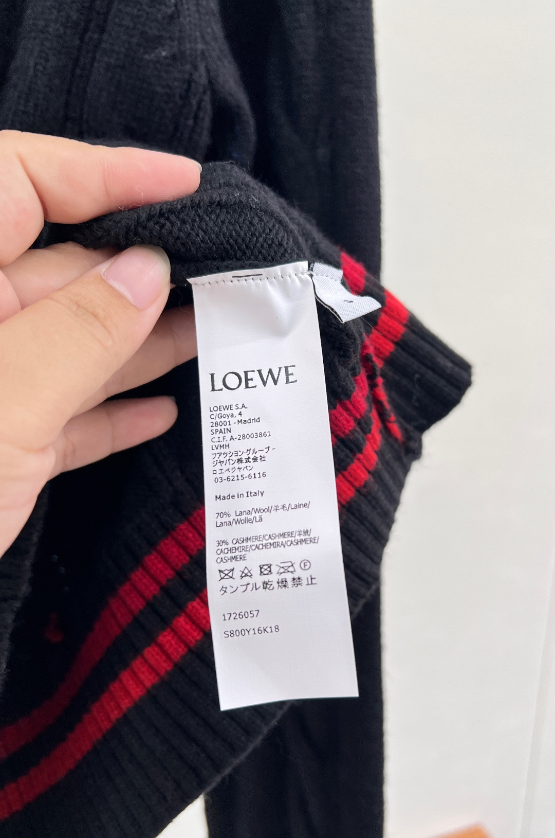 🆕LOEWE 25FW✂️新款V领针织毛衣..🔖🔖罗意威专柜同步 这件太太太美了！学院风满满 减龄还得是