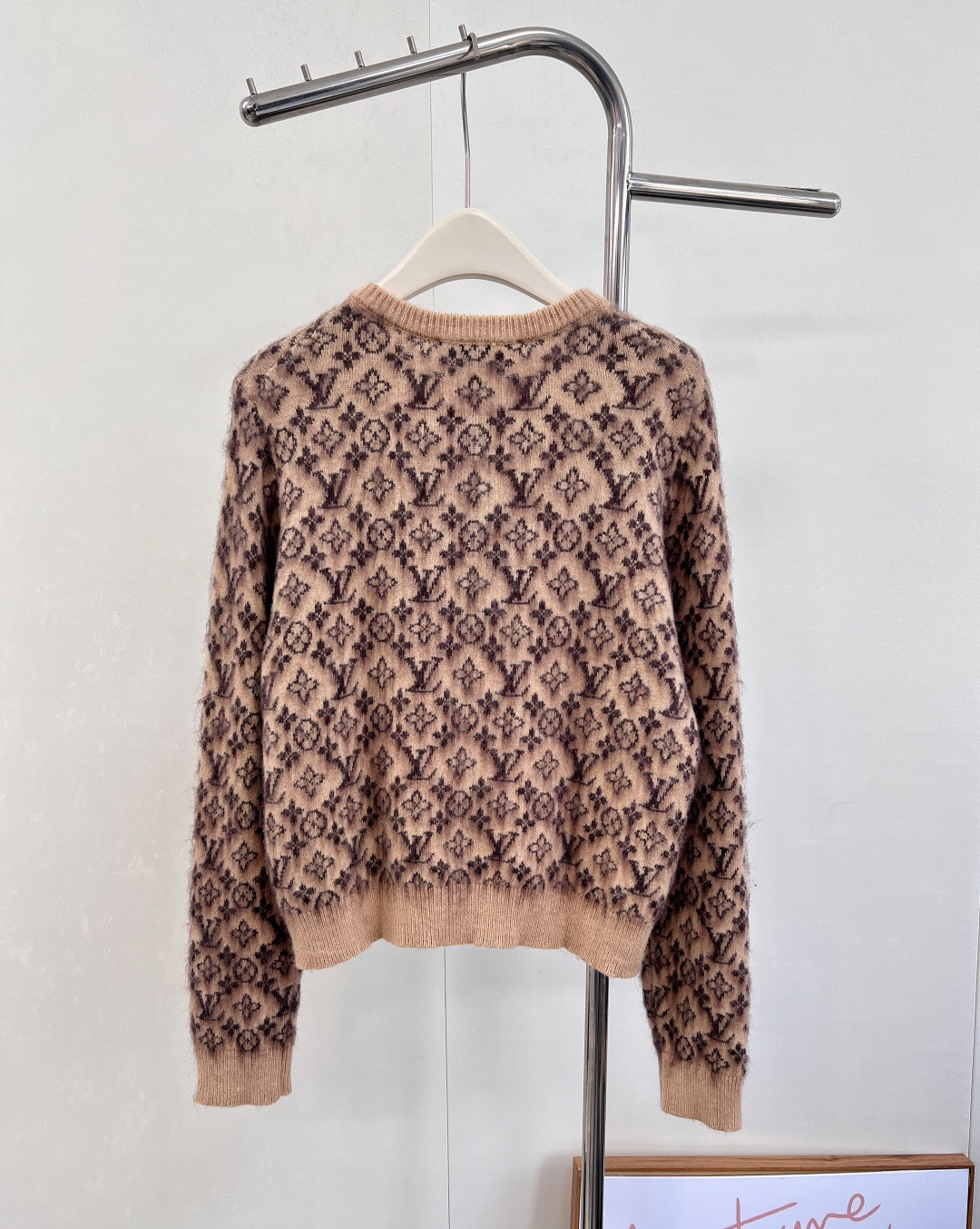 🆕 LOUIS VUITTON 提花老花羊毛羊绒针织开衫老花logo高级时尚 面料摸起来软软糯糯！圆领长
