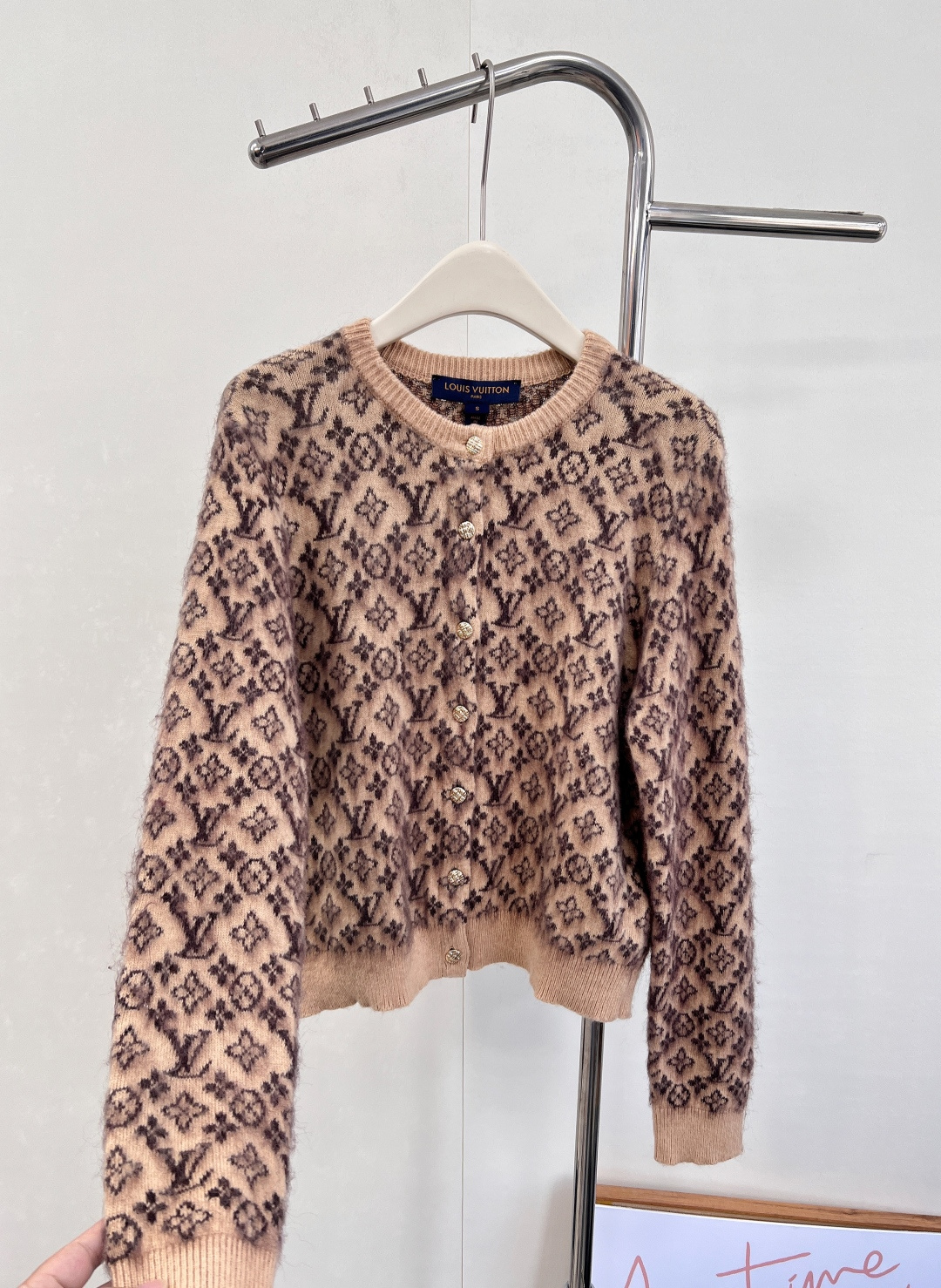 🆕 LOUIS VUITTON 提花老花羊毛羊绒针织开衫老花logo高级时尚 面料摸起来软软糯糯！圆领长