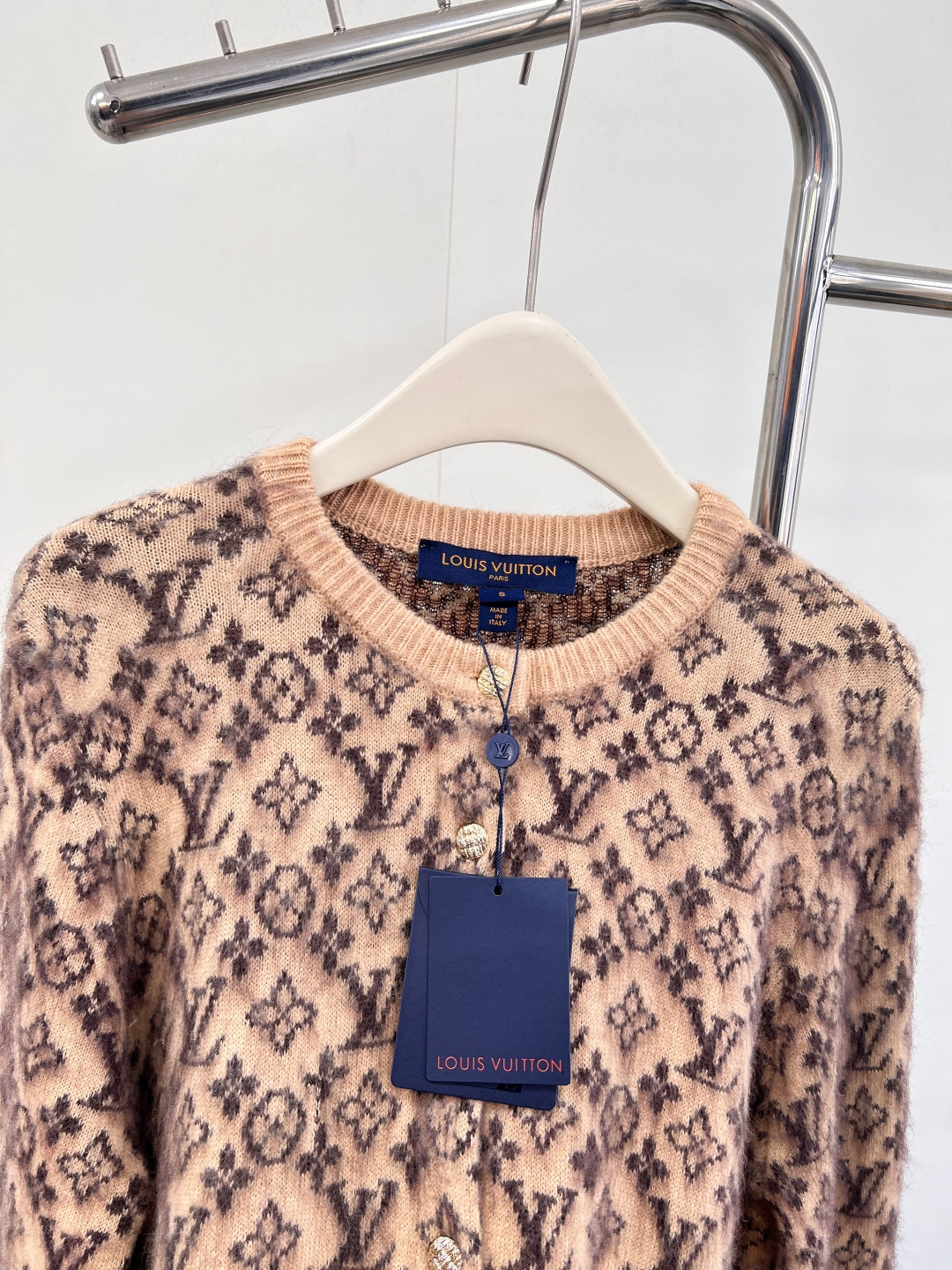 🆕 LOUIS VUITTON 提花老花羊毛羊绒针织开衫老花logo高级时尚 面料摸起来软软糯糯！圆领长