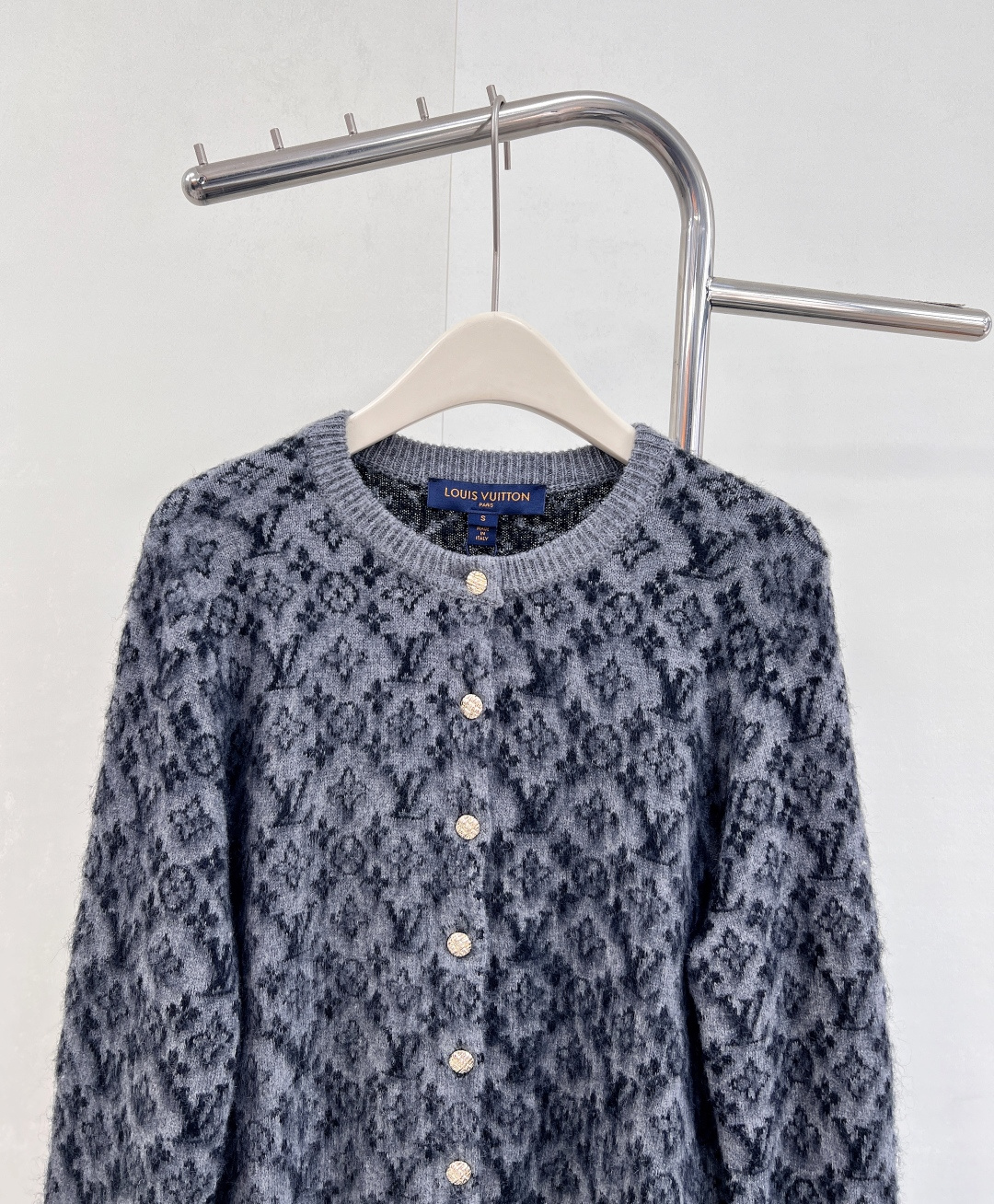 🆕 LOUIS VUITTON 提花老花羊毛羊绒针织开衫老花logo高级时尚 面料摸起来软软糯糯！圆领长