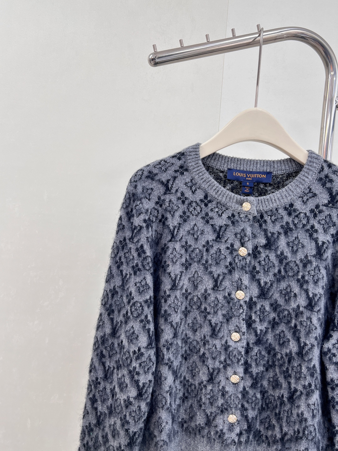 🆕 LOUIS VUITTON 提花老花羊毛羊绒针织开衫老花logo高级时尚 面料摸起来软软糯糯！圆领长