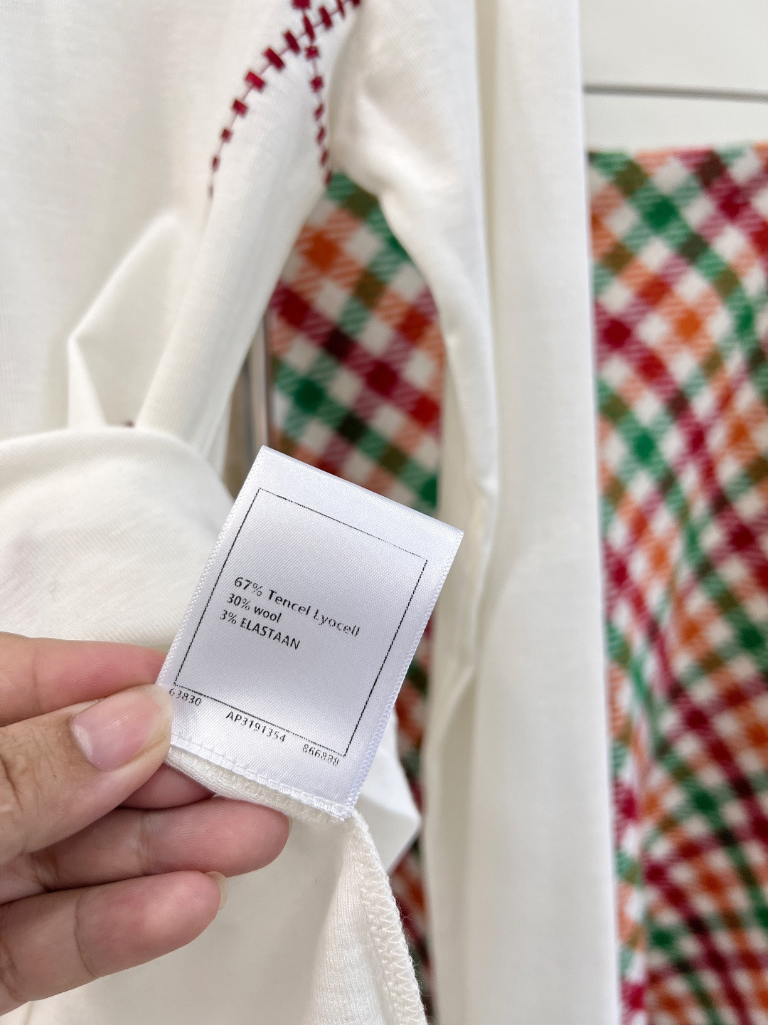 🆕 CHANEL 字母刺绣修身显瘦打底衫精致刺绣字母，简约中透出高级感，举手投足间散发优雅光芒。采用纯色