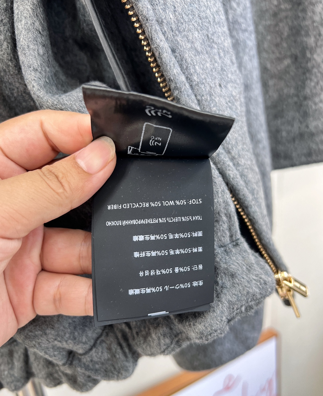 🆕Miumiu2025新款字母贴片翻领毛呢休闲外套，定制YB进口羊绒羊毛材质 质感高级 分量十足 廓形翻