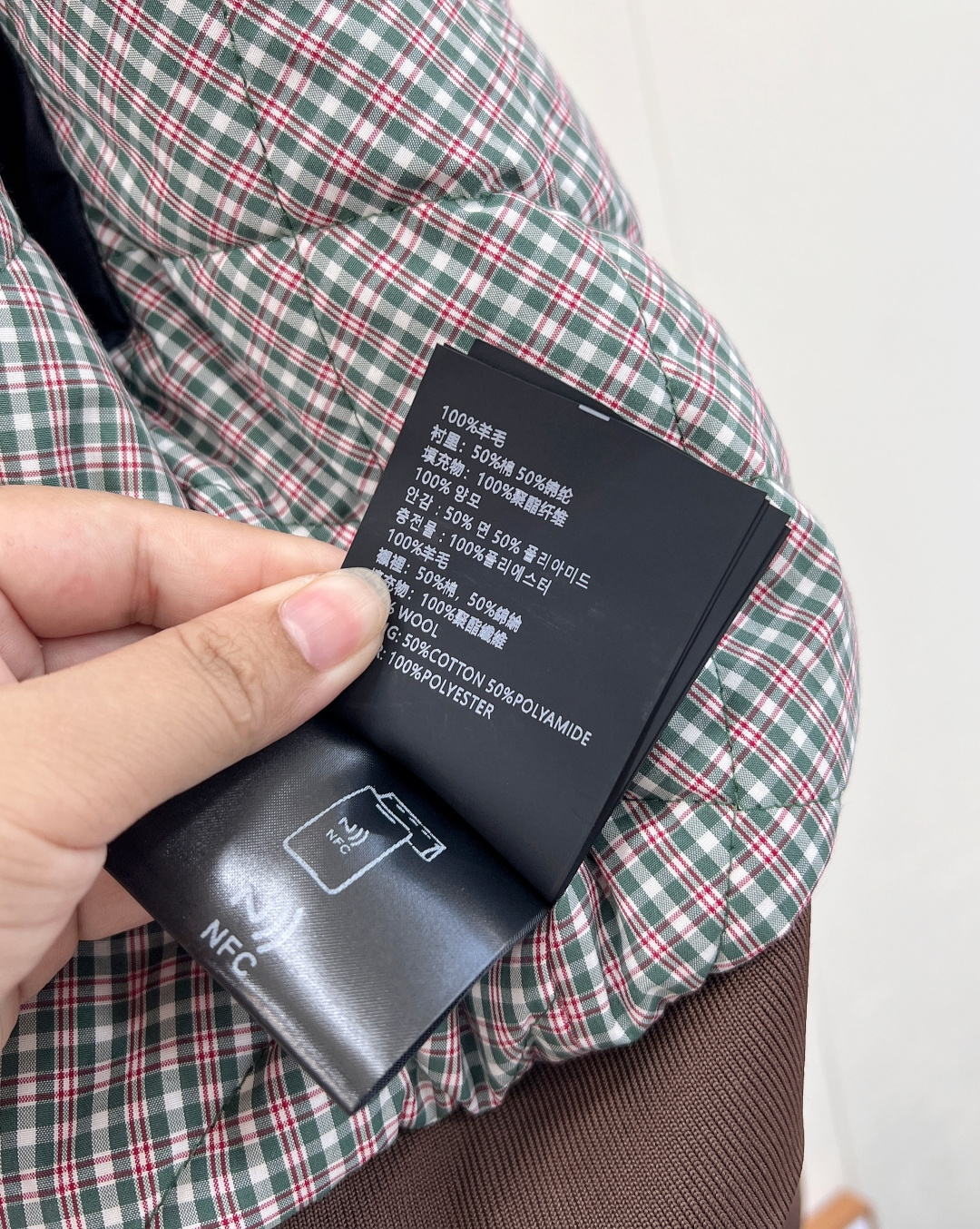 🆕Miumiu25Fw早秋新款毛呢翻领羊毛混纺短款夹克外套，定制毛呢面料➕内里拼接撞色格纹，胸口搭配定制