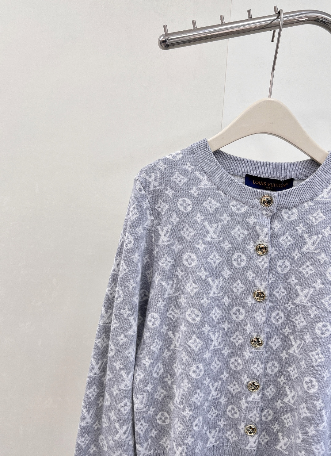 🆕 LOUIS VUITTON 新款老花提花针织开衫，活力满满的阳光色，少见又特别。这个颜色绝对回头率满