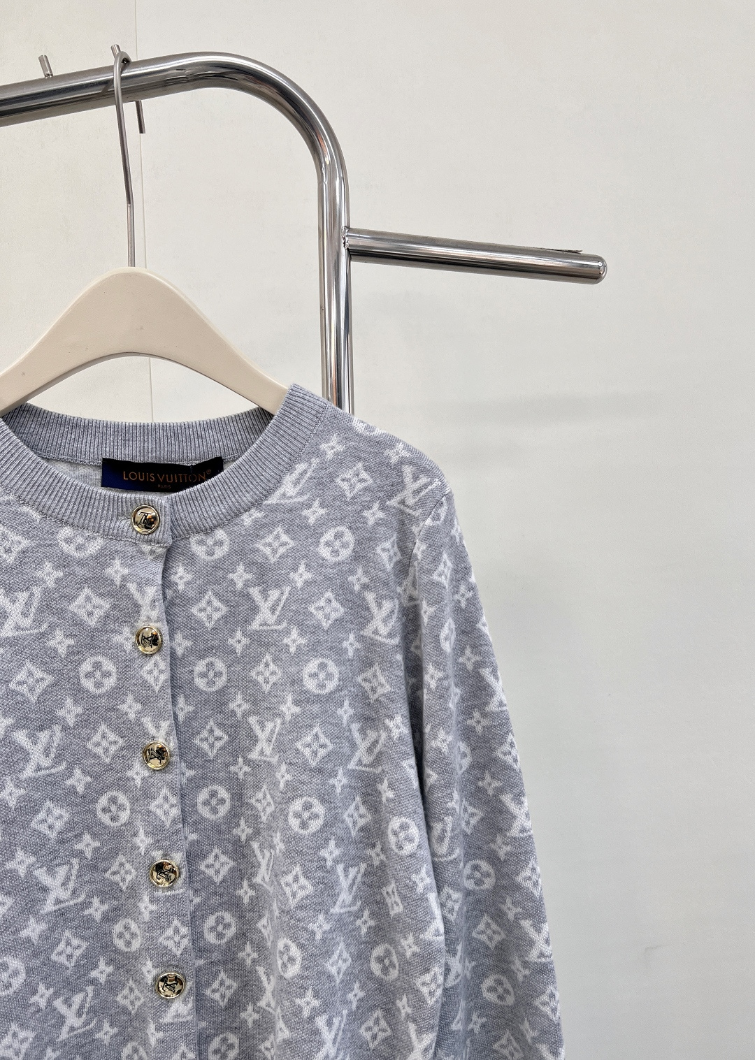 🆕 LOUIS VUITTON 新款老花提花针织开衫，活力满满的阳光色，少见又特别。这个颜色绝对回头率满