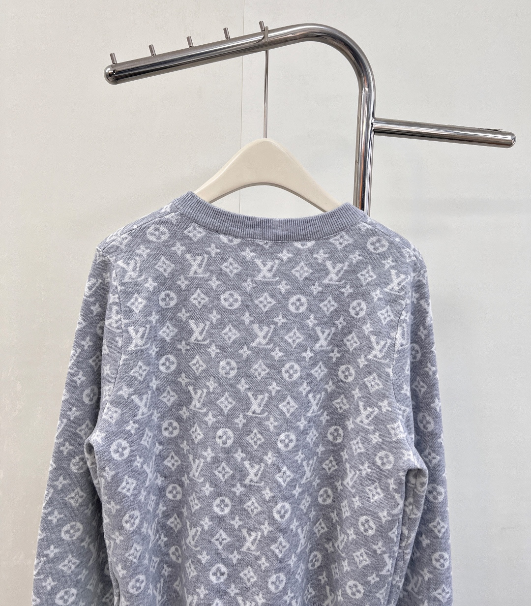 🆕 LOUIS VUITTON 新款老花提花针织开衫，活力满满的阳光色，少见又特别。这个颜色绝对回头率满