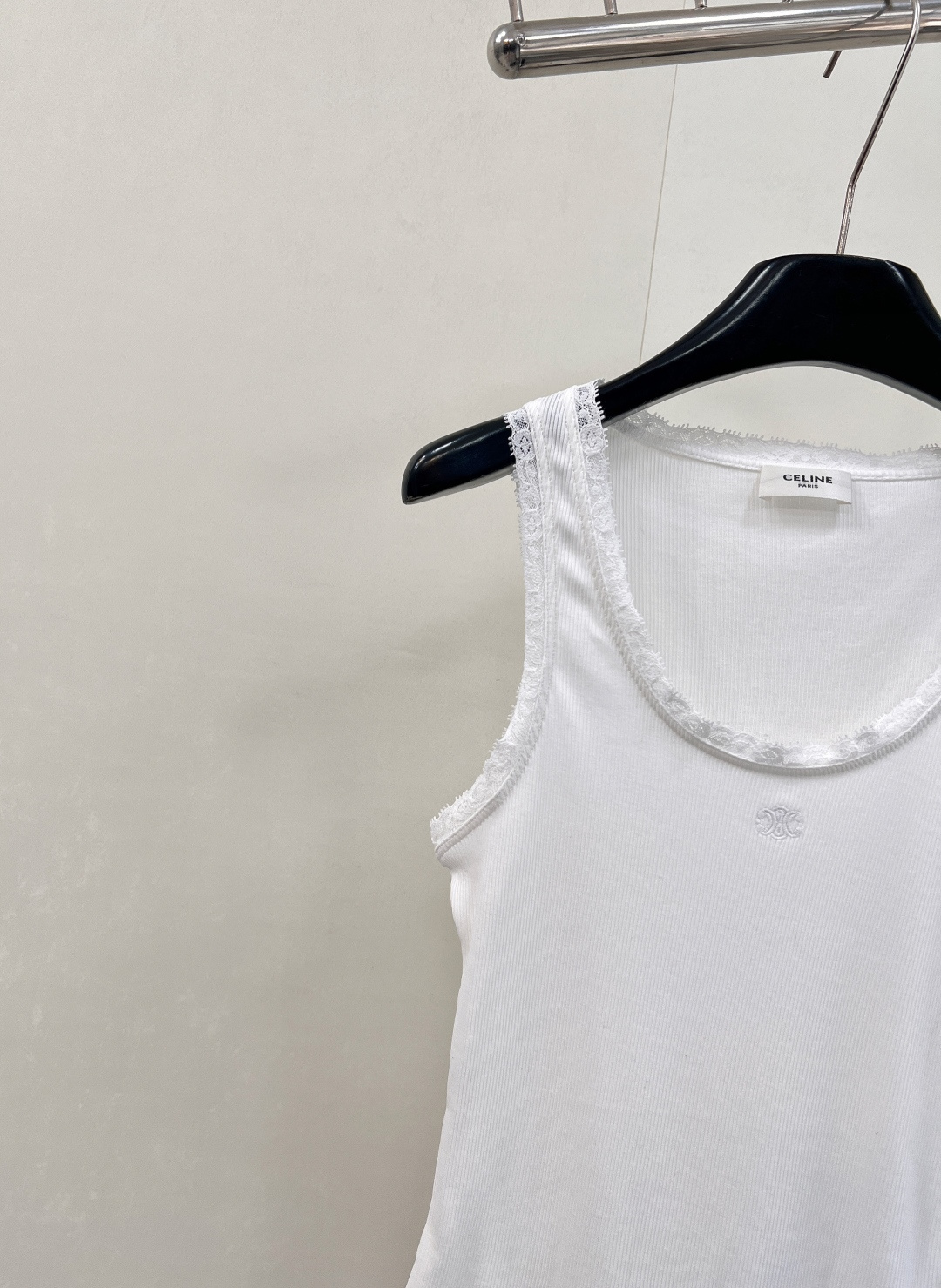 🆕Celine2025春夏凯旋门花边背心，难以抗拒的一款，白色绣花花边凯旋门loho美爆了，这件白色背心
