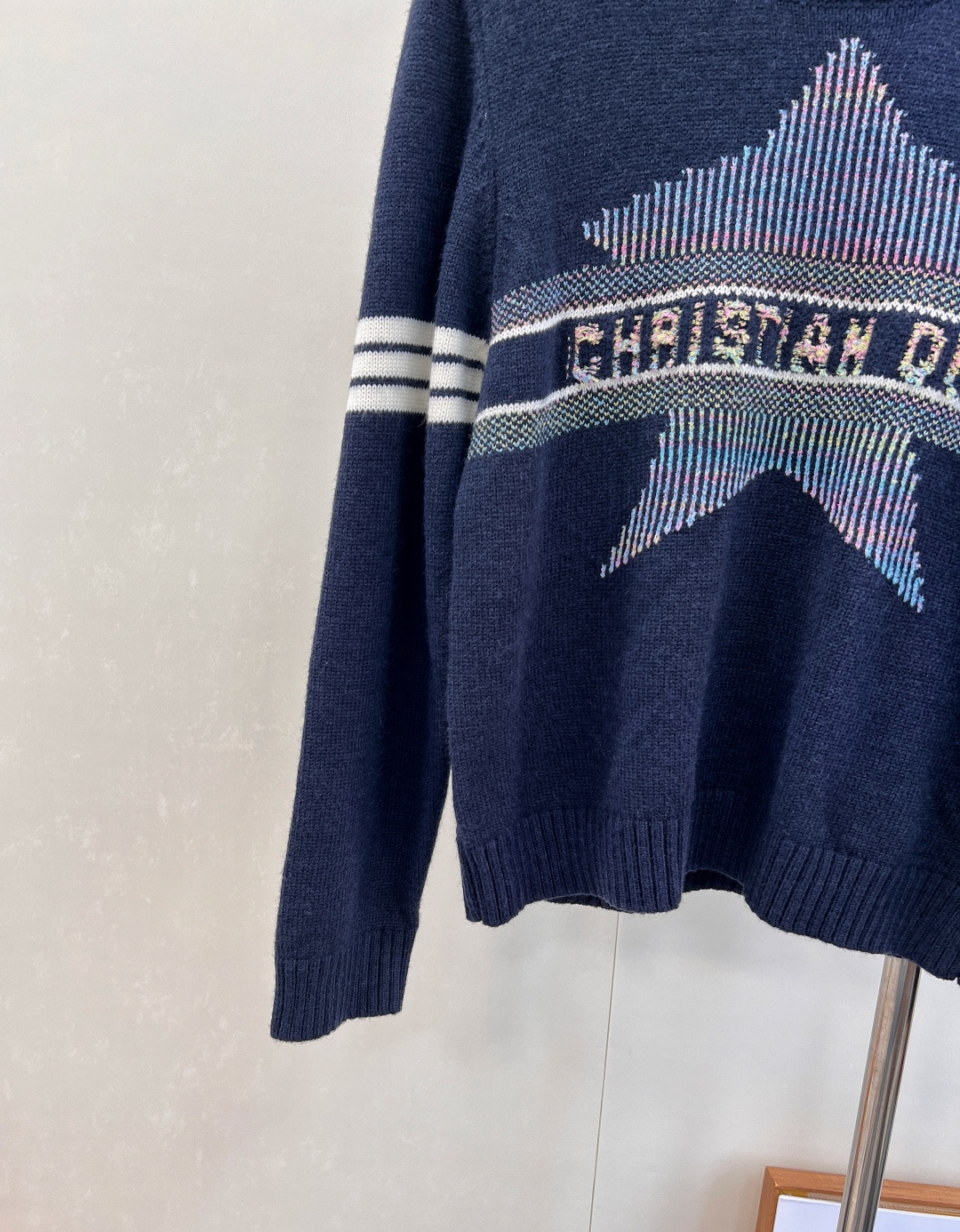 🆕Dior 25FW早秋系列✂️新款毛衣！很减龄哦 这件属于很舒服很百搭的那种！宝们可以叠穿外套也可以直