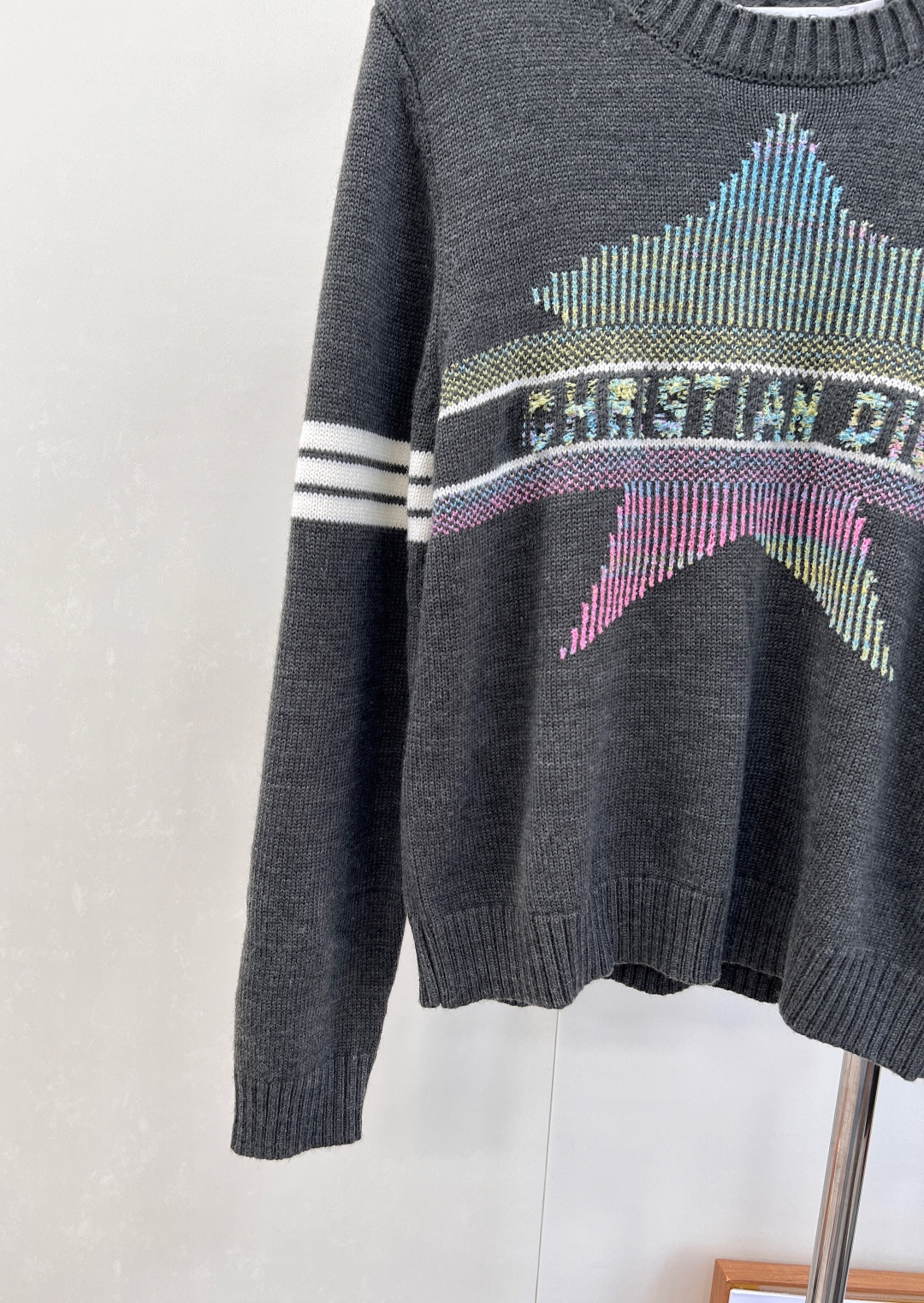 🆕Dior 25FW早秋系列✂️新款毛衣！很减龄哦 这件属于很舒服很百搭的那种！宝们可以叠穿外套也可以直