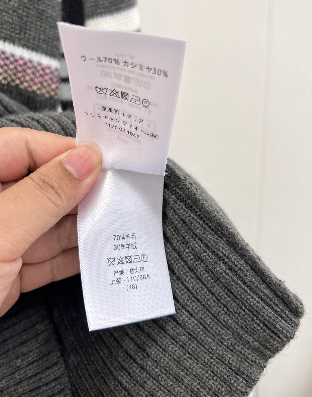 🆕 DIOR 新款五角星翻领针织衫毛衣，经典延续氛围感满满，山羊绒羊毛混纺针织面料，手感细软舒适，标志条