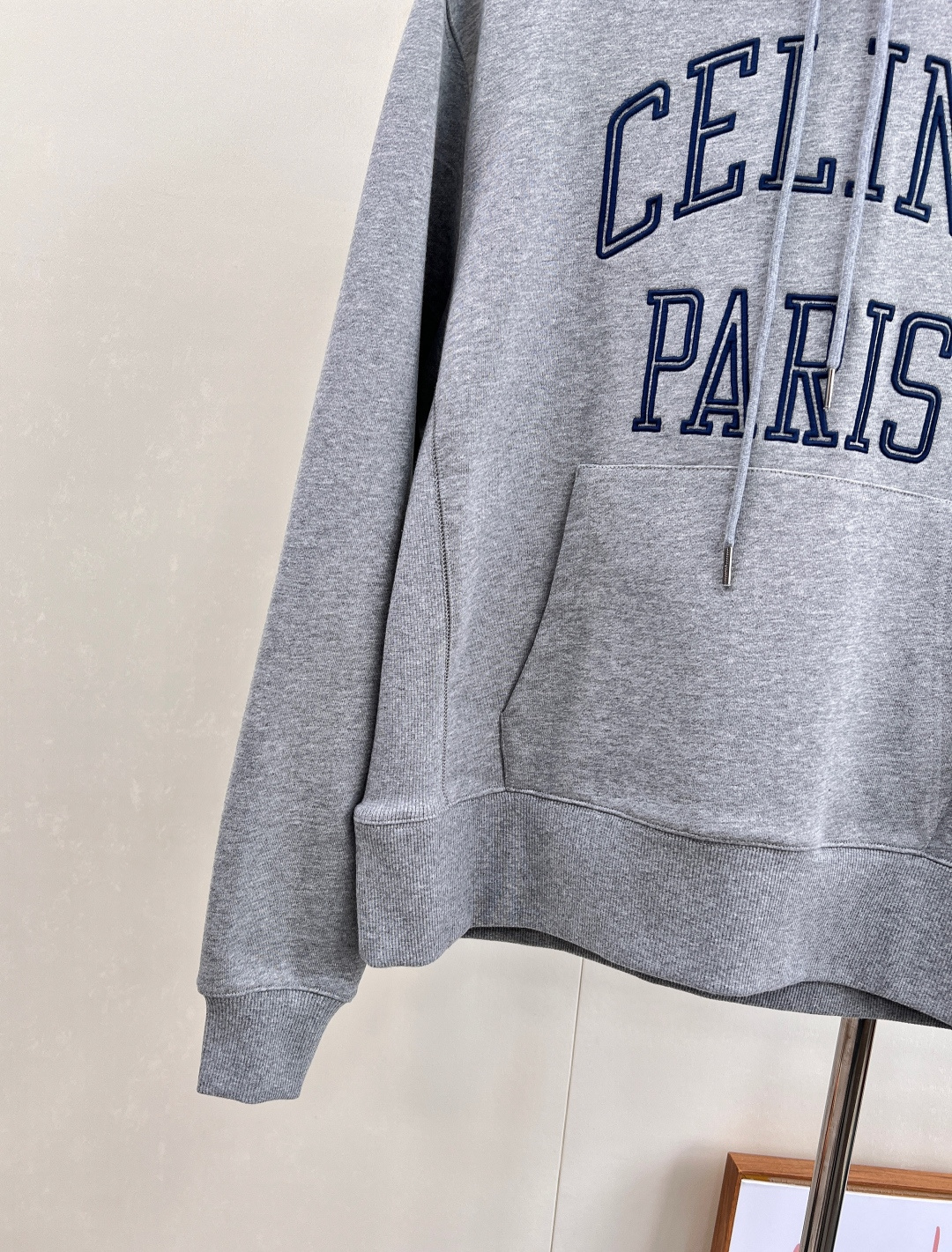 🆕 CELINE 立体刺绣🪡字母连帽卫衣，区别市场版本！干净利落的剪裁 硬挺的连帽帽型 细节在线 设计简