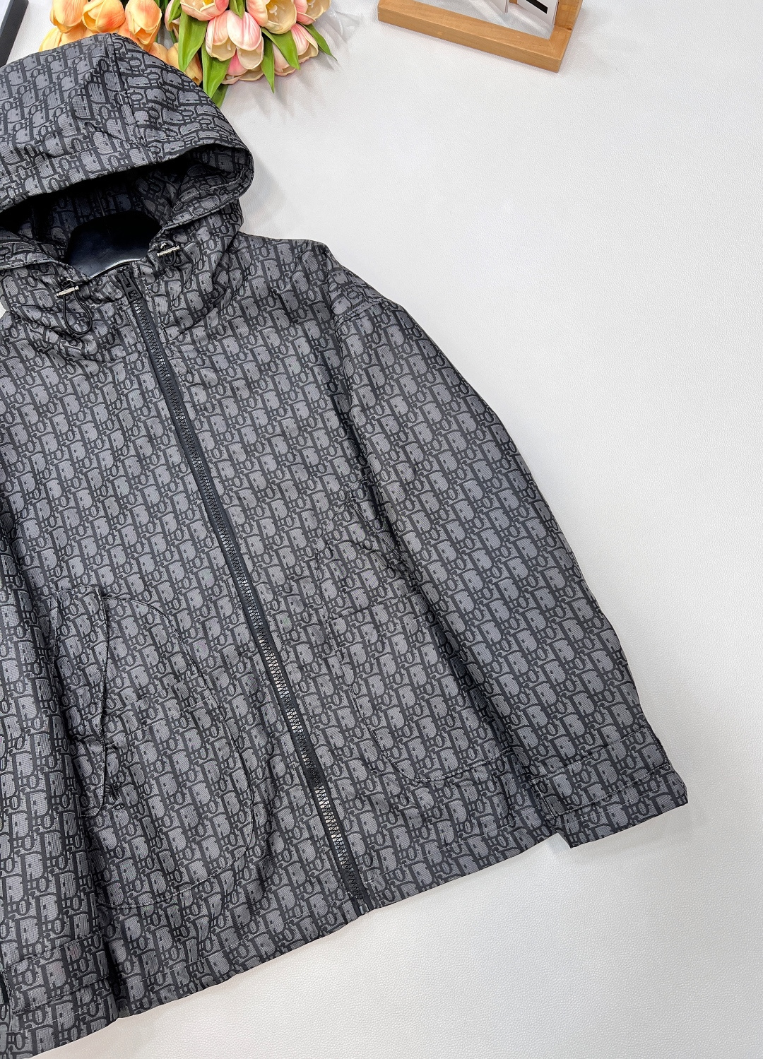 🆕DIOR 新款提花面料连帽夹克冲锋衣外套💫绝对是本系列中最爆的款 没有之一！宽松夹克版型帅气又拉风 ！