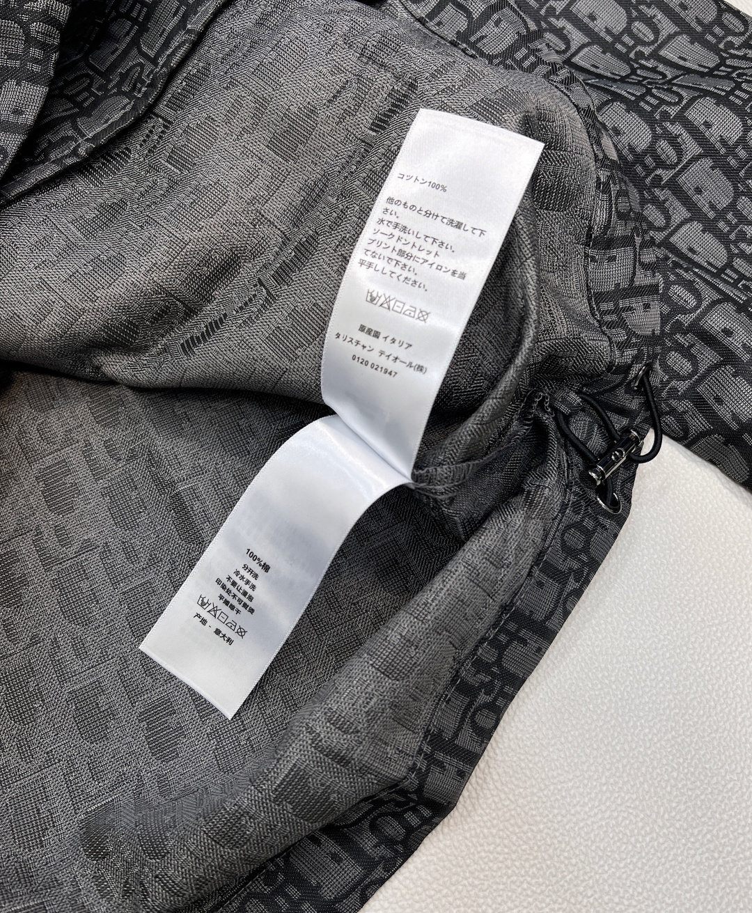 🆕DIOR 新款提花面料连帽夹克冲锋衣外套💫绝对是本系列中最爆的款 没有之一！宽松夹克版型帅气又拉风 ！