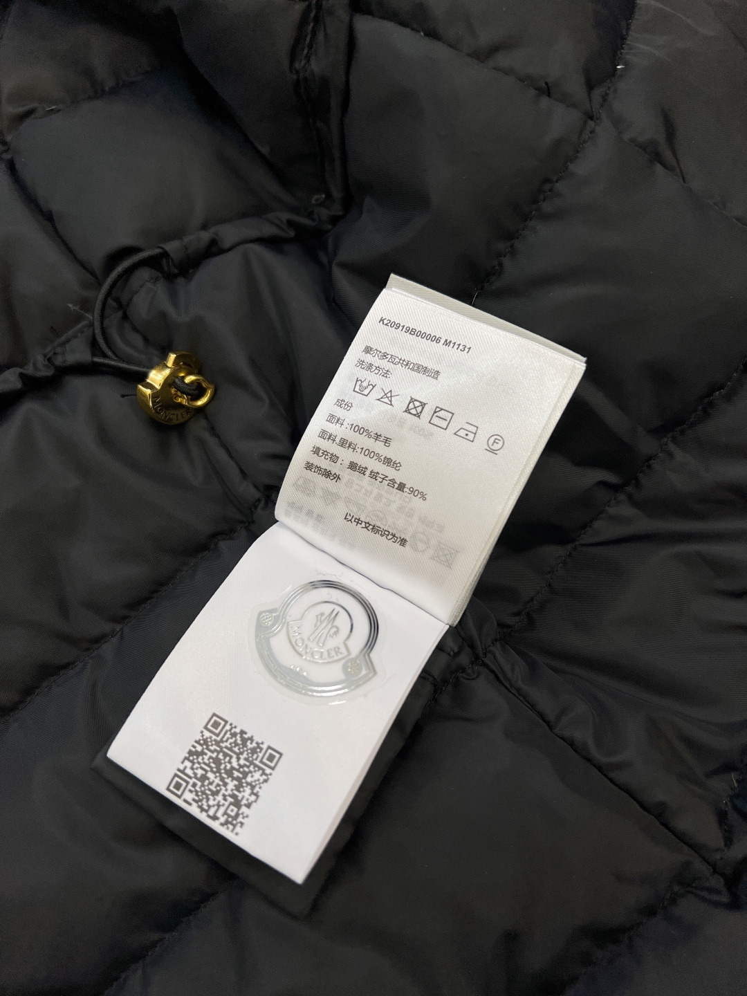 🆕Moncler2025新品上架泰迪毛绒四口袋拉链羽绒马甲，前幅外层饰以泰迪毛绒材质 质感柔软舒适 背后